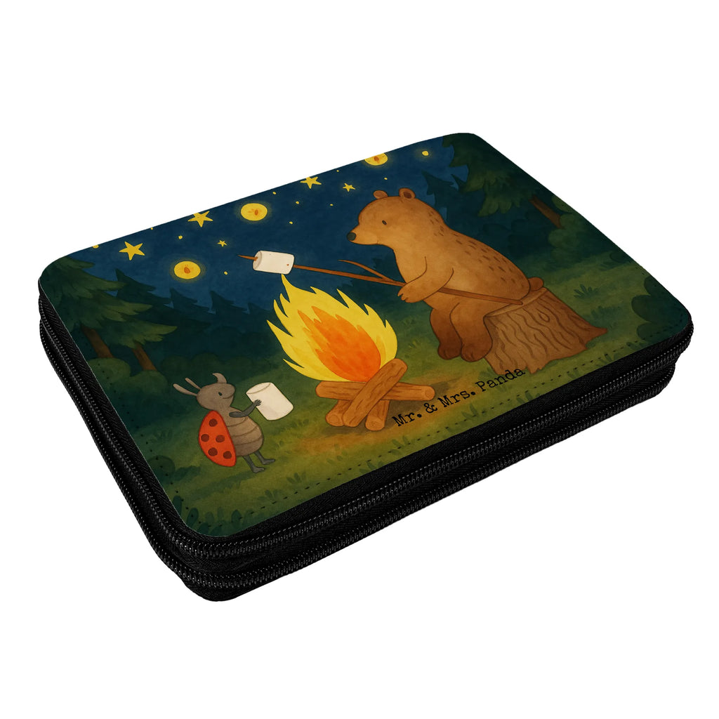 Federmappe Bär & Marienkäfer Lagerfeuer Design Federmappe, Stiftetasche, Stifte Etui, Schule, Einschulung, Geschenk, Kind, Schüler, Schülerin, Stifterolle, Federmäppchen, Motiv, Grundschule, Federmäppchen bedruckt, Büro Stifte Etui, Bestückte Federmappe, Kinder Federmappe, Federmappe Einschulung, Bär, Teddy, Teddybär, Lagerfeuer