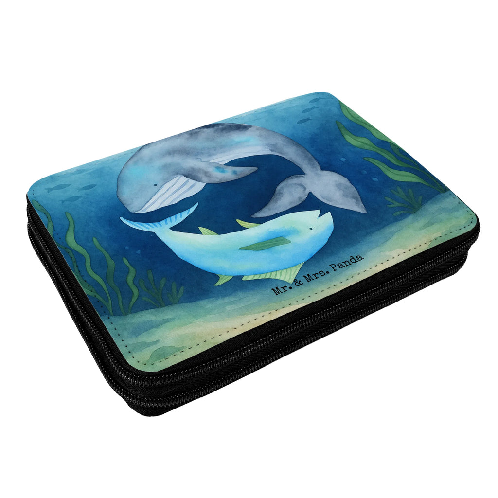 Federmappe Walfisch Thunfisch Design Federmappe, Stiftetasche, Stifte Etui, Schule, Einschulung, Geschenk, Kind, Schüler, Schülerin, Stifterolle, Federmäppchen, Motiv, Grundschule, Federmäppchen bedruckt, Büro Stifte Etui, Bestückte Federmappe, Kinder Federmappe, Federmappe Einschulung, Tiermotive, Gute Laune, lustige Sprüche, Tiere, Wal, Wahl, Tunfisch, Wortwitz lustig, Spruch lustig, Flachwitz, Witz, Spruch des Tages, Flachwitz Geschenk