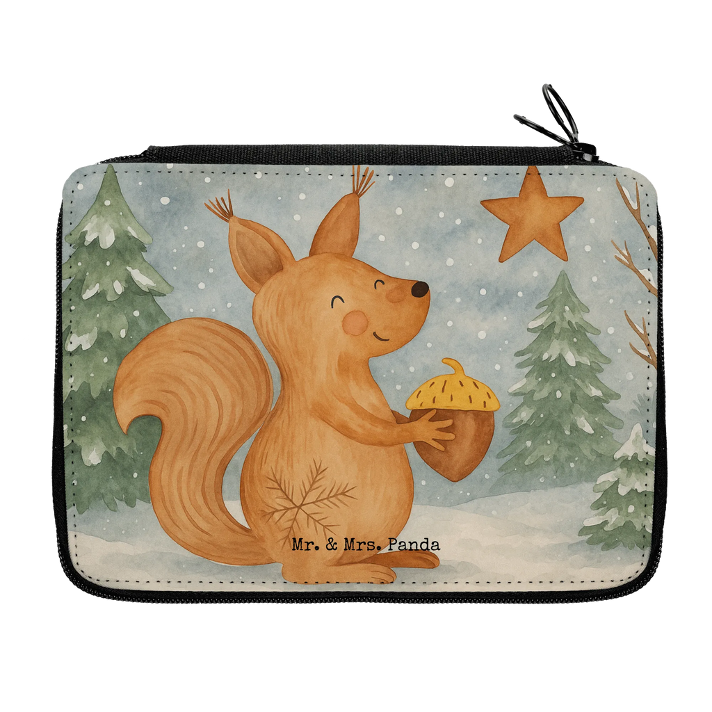 Federmappe Eichhörnchen Weihnachten Design Federmappe, Stiftetasche, Stifte Etui, Schule, Einschulung, Geschenk, Kind, Schüler, Schülerin, Stifterolle, Federmäppchen, Motiv, Grundschule, Federmäppchen bedruckt, Büro Stifte Etui, Bestückte Federmappe, Kinder Federmappe, Federmappe Einschulung, Winter, Weihnachten, Weihnachtsdeko, Nikolaus, Advent, Heiligabend, Wintermotiv, Frohe Weihnachten, Frohes neues Jahr, Guten Rutsch, Weihnachtsmotiv, Weihnachtsgruß, Neujahr, Vogel