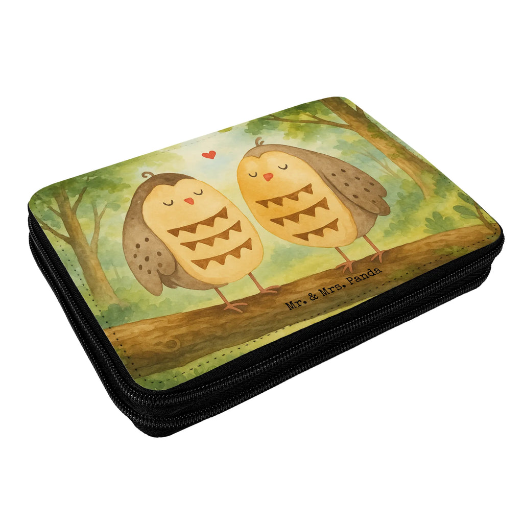 Federmappe Eulen Liebe Design Federmappe, Stiftetasche, Stifte Etui, Schule, Einschulung, Geschenk, Kind, Schüler, Schülerin, Stifterolle, Federmäppchen, Motiv, Grundschule, Federmäppchen bedruckt, Büro Stifte Etui, Bestückte Federmappe, Kinder Federmappe, Federmappe Einschulung, Eule, Eule Deko, Liebe, Hochzeit Spruch, Owl, All you need is love, Liebe Spruch, Freundin Geschenk, Freund, Wortspiel lustig