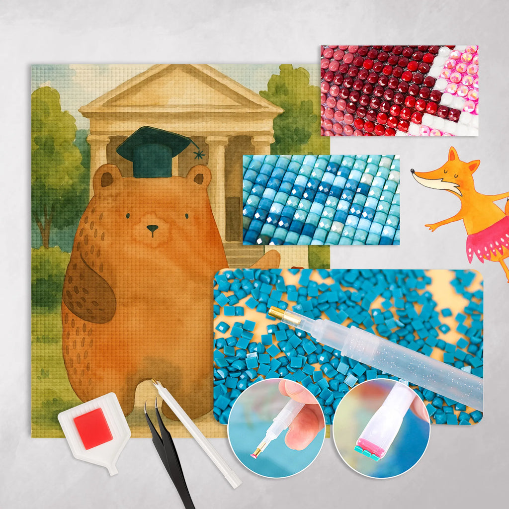 Diamond Painting Bär Prüfung Design Diamond Painting Geschenkidee, Diamond Painting Werkzeuge, Diamond Painting Porträt, Diamond Painting Tablett, Diamant Bild, Diamond Painting Partial Drill, Diamant Mosaik, Diamond Painting Full Drill, Diamond Painting Für Kinder, Kristallbild, Diamond Painting Für Erwachsene, 5D Diamant Malerei, DIY Diamond Painting, Diamond Painting Landschaft, Diamond Painting Zubehör, Diamond Painting Quadratbohrer, Diamond Painting Klassisch, Diamant Malerei, Diamond Art, Diamant Stickerei, Rhinestone Painting, Diamond Painting Anfänger Set, Diamond Painting Puzzle, Diamond Painting, Diamond Painting Tray, DIY Strass Bild, Diamond Painting Blumen, Diamond Painting Rundbohrer, Strass Malerei, Diamond Painting Pinzette, Diamond Painting Leinwand, Diamond Painting Tiere, Diamond Painting Modern, Diamond Painting Schablone, Diamond Painting Motive, Diamond Painting Kit, Diamond Painting Profi Set, Diamond Painting Schlüsselanhänger, Diamond Painting Bohrer, Diamond Painting Deko, Diamond Painting Muster, Diamond Painting Set, Bär, Teddy, Teddybär, Abitur, Prüfung bestanden, Abschlusszeugnis, Abschluss, Zeugnis, Prüfungen