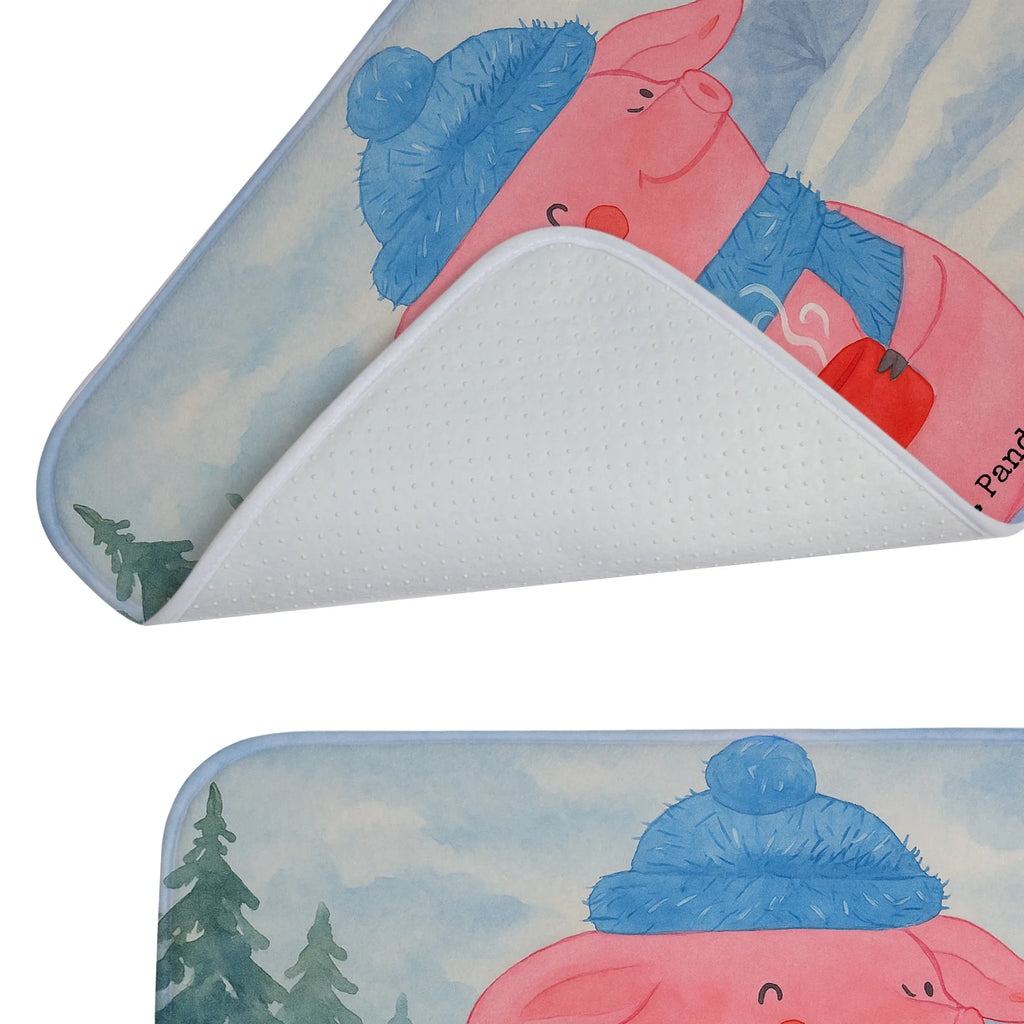 Badematte Schweinchen Glühwein Design Badvorleger, Badezimmerteppich, Badematte, Badteppich, Duschvorleger, Badgarnitur, Badläufer, Badematten Set, Rutschfester Badvorleger, Weicher Badvorleger, Saugfähiger Badvorleger, Waschbarer Badvorleger, Badvorleger Baumwolle, Badvorleger Mikrofaser, Badvorleger Naturmaterial, Badvorleger Nachhaltig, Badvorleger Für Dusche, Badvorleger Für Badewanne, Badvorleger Für Gäste-WC, Badvorleger Klein, Badvorleger Groß, Rechteckiger Badvorleger, Runder Badvorleger, Badvorleger Modern, Badvorleger Klassisch, Badvorleger Vintage, Badvorleger Design, Badvorleger Gemustert, Badvorleger Weiß, Badvorleger Schwarz, Badvorleger Antirutsch, Badvorleger Teppich, Badezimmer Matte, Bad Fußmatte, Weiche Badezimmermatte, Badematte Rutschfest, Badmatte Waschbar, Teppich Fürs Bad, Winter, Weihnachten, Weihnachtsdeko, Nikolaus, Advent, Heiligabend, Wintermotiv, Glühwein, Betrunken, Weihnachtsmarkt, Spruch
