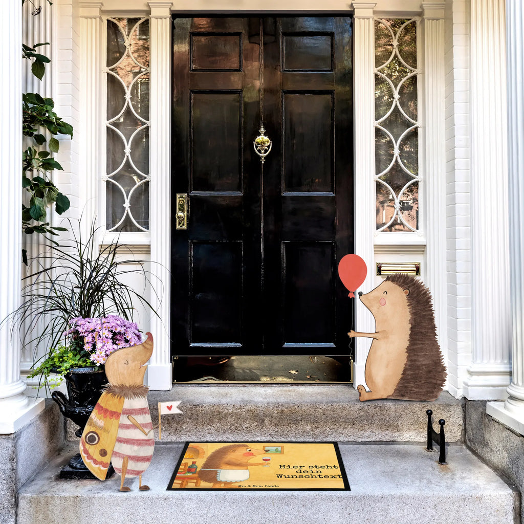 Personalisierte Fußmatte Igel Wein Design Bedrucken, Türvorleger personalisiert, Fußmatte mit Namen, Wunschnamen, Fußmatte bedrucken, Personalisierte Fußmatte, Personalisieruung, Türvorleger mit Namen, Haustürmatte personalisiert, Namensfussmatte, Personalisiert, Tiermotive, Gute Laune, lustige Sprüche, Tiere, Wein trinken, Weißwein, Wein Spruch, Rotwein, Igel, Geschenk Weinliebhaber, Wein Deko, Weinglas, Geschenk Weintrinker