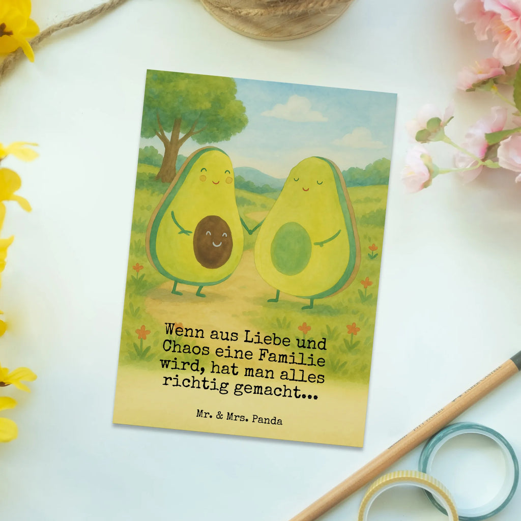 Postkarte Avocado Pärchen Design Postkarte, Karte, Geschenkkarte, Grußkarte, Einladung, Ansichtskarte, Geburtstagskarte, Einladungskarte, Dankeskarte, Ansichtskarten, Einladung Geburtstag, Einladungskarten Geburtstag, Avocado, Veggie, Vegan, Gesund, Avocuddle, Liebe, Schwangerschaft, Familie, Babyshower, Babyparty, Hochzeit, Kinder, Avocados, Geburt