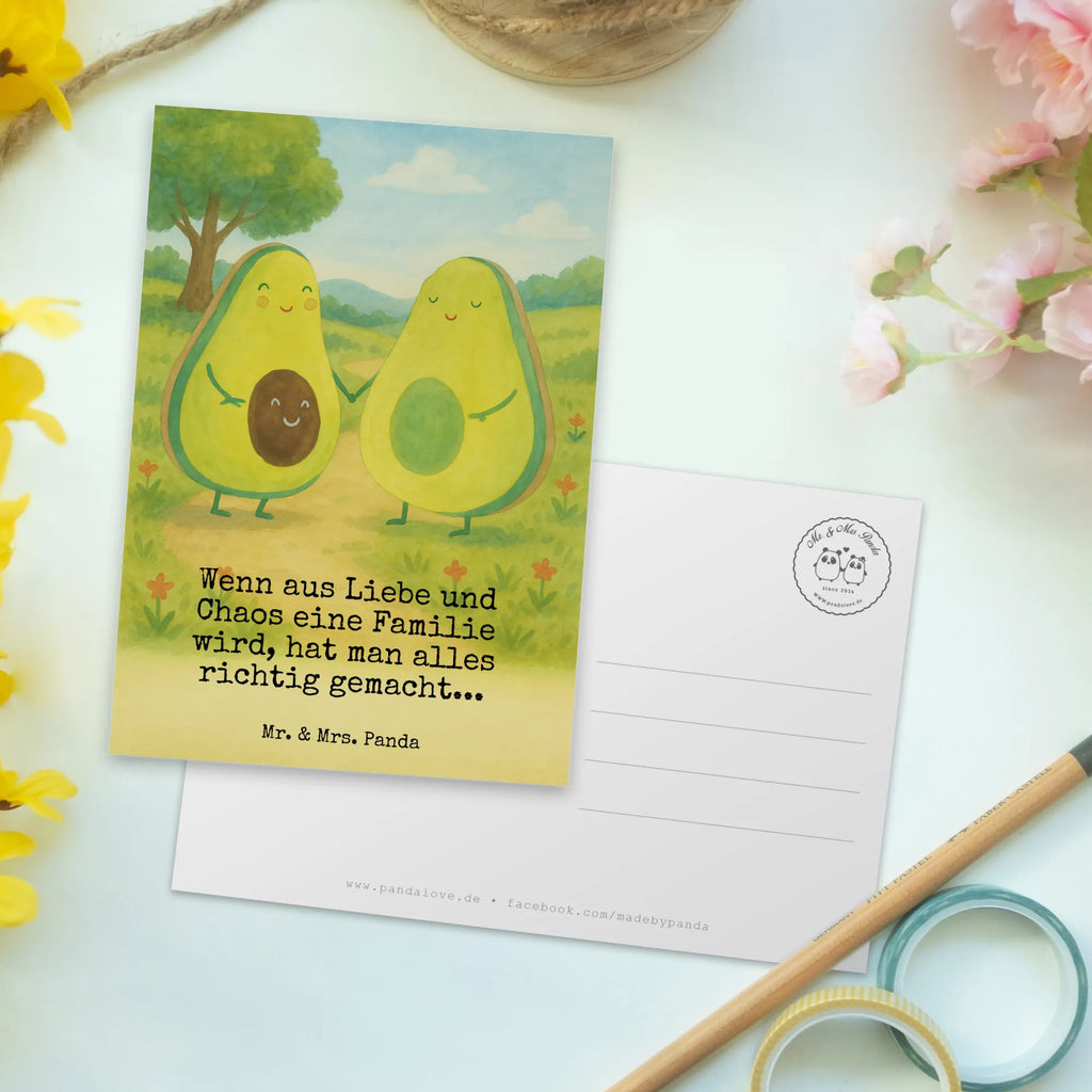 Postkarte Avocado Pärchen Design Postkarte, Karte, Geschenkkarte, Grußkarte, Einladung, Ansichtskarte, Geburtstagskarte, Einladungskarte, Dankeskarte, Ansichtskarten, Einladung Geburtstag, Einladungskarten Geburtstag, Avocado, Veggie, Vegan, Gesund, Avocuddle, Liebe, Schwangerschaft, Familie, Babyshower, Babyparty, Hochzeit, Kinder, Avocados, Geburt