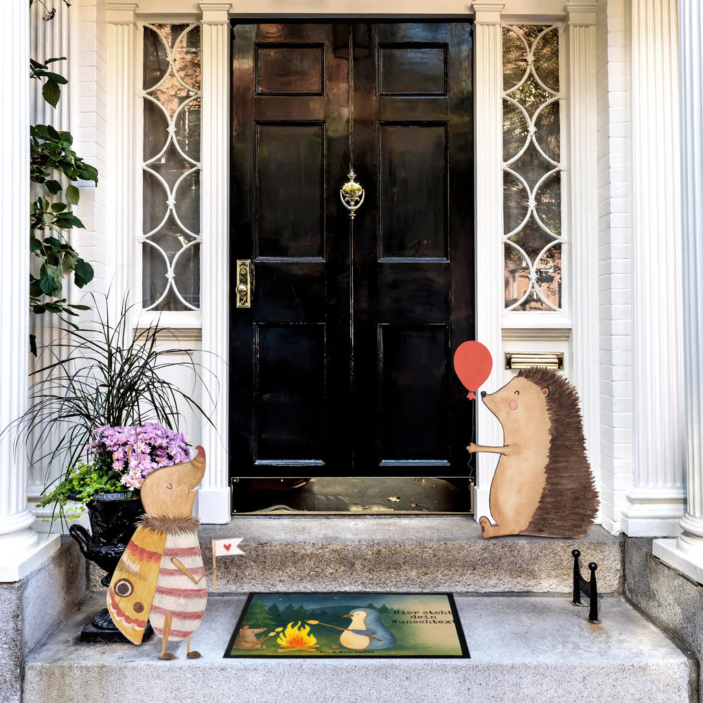 Personalisierte Fußmatte Pinguin Lagerfeuer Design Personalisierte Fußmatte, Fußmatte mit Namen, Personalisieruung, Personalisiert, Fußmatte bedrucken, Türvorleger mit Namen, Haustürmatte personalisiert, Namensfussmatte, Wunschnamen, Bedrucken, Türvorleger personalisiert, Pinguin, Maus, Pinguine, Lagerfeuer, Leben, Arbeit, Job, Motivation, Büro, Büroalltag, Lebensspruch, Lebensmotivation, Neustart, Liebe, grillen, Feuer, Marshmallows