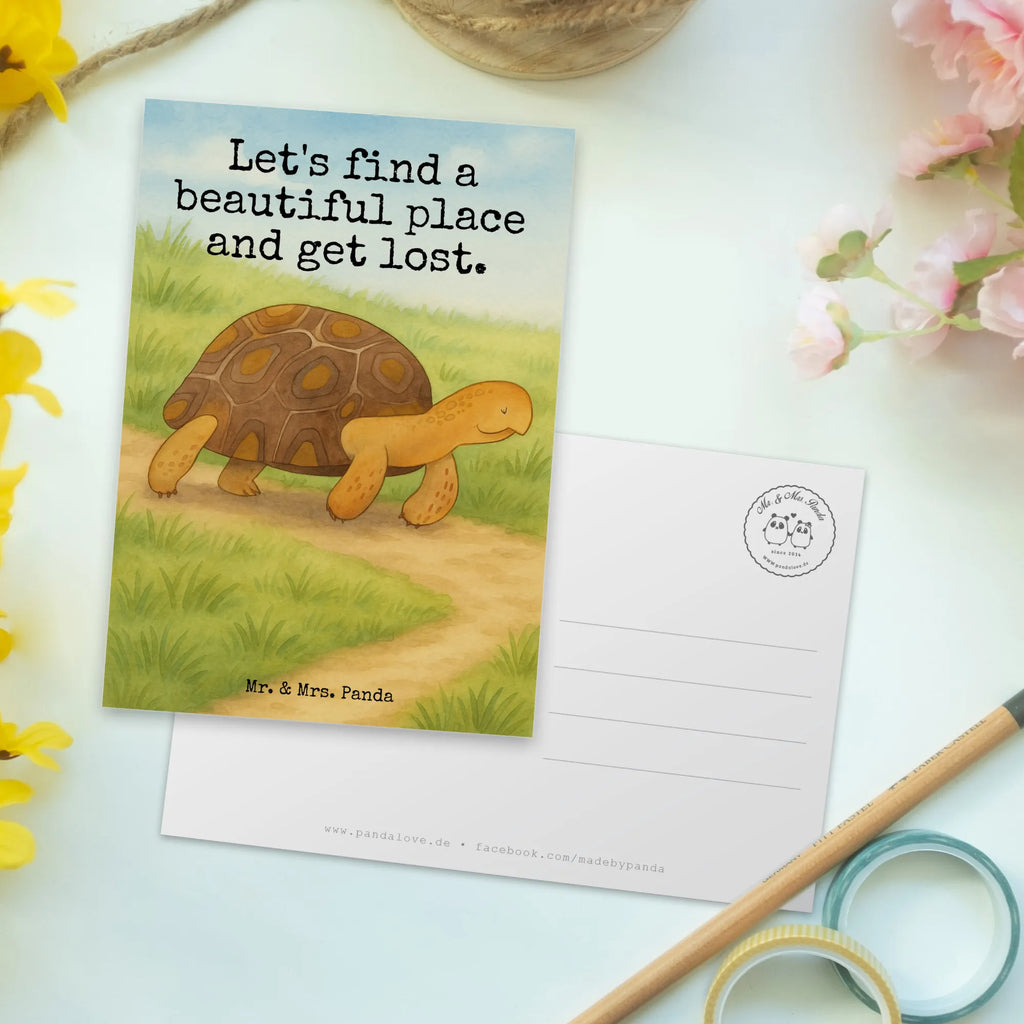 Postkarte Schildkröte Marschieren Design Postkarte, Karte, Geschenkkarte, Grußkarte, Einladung, Ansichtskarte, Geburtstagskarte, Einladungskarte, Dankeskarte, Ansichtskarten, Einladung Geburtstag, Einladungskarten Geburtstag, Meerestiere, Meer, Urlaub, Schildkröte, Schildkröten, get lost, Abenteuer, Reiselust, Inspiration, Neustart, Motivation, Lieblingsmensch