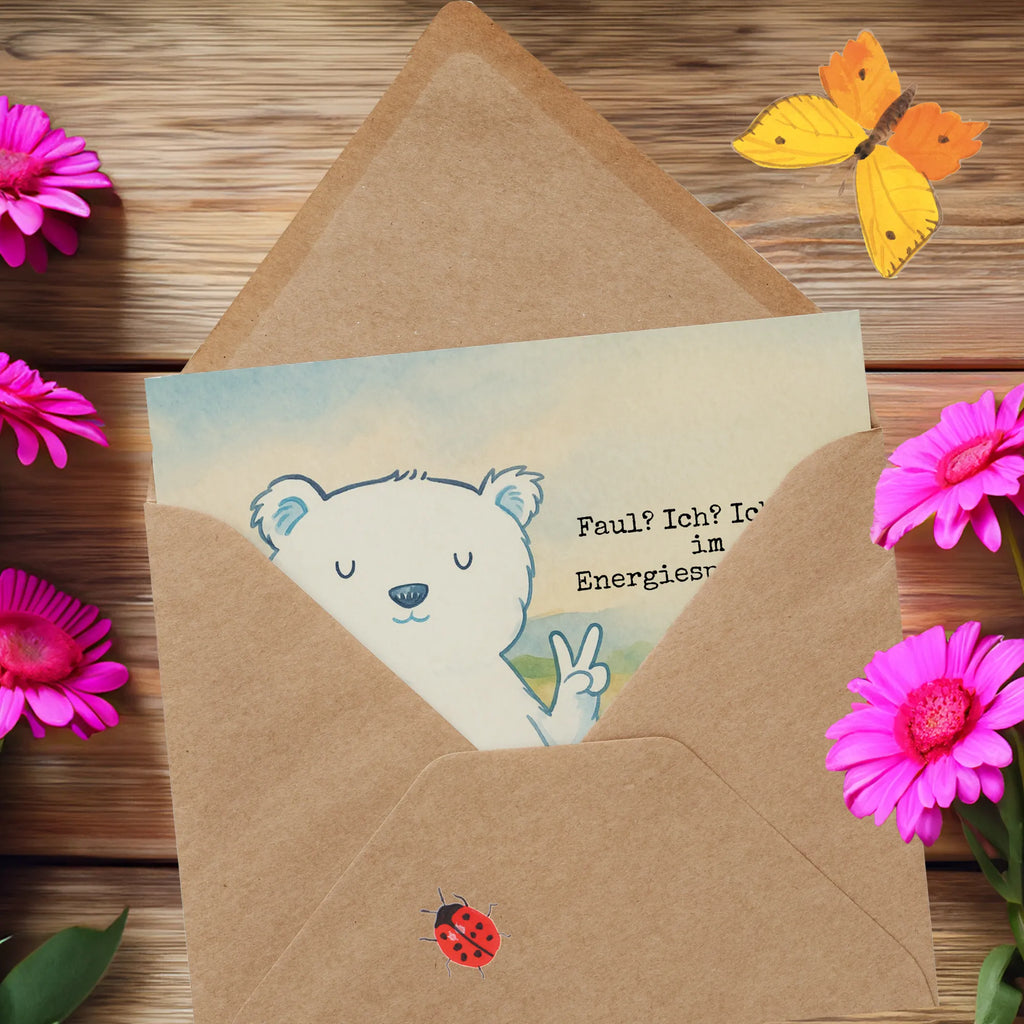 Deluxe Karte Eisbär Faul Design Karte, Grußkarte, Klappkarte, Einladungskarte, Glückwunschkarte, Hochzeitskarte, Geburtstagskarte, Hochwertige Grußkarte, Hochwertige Klappkarte, Bär, Teddy, Teddybär, Eisbär, Nordpol, Faul, Entspannen, Relaxen, Büro, Arbeit, Bürojob, Arbeitsplatz, Homeoffice