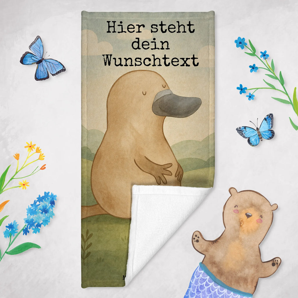 Personalisiertes Badehandtuch Schnabeltier Mut Design Saunatuch mit Namen, Duschtuch mit Namen, Kinder Handtuch mit Namen, Personalisiertes Handtuch, Personalisiertes Badetuch, Strandtuch mit Namen, Badetuch mit Namen, Meerestiere, Meer, Urlaub, Neuanfang, Neustart, Arbeit, Büro, Weltreise, Motivation, Schnabeltier, Mut, Raodtrip, Training, mutig, Schnabeltiere, Lebensweisheit