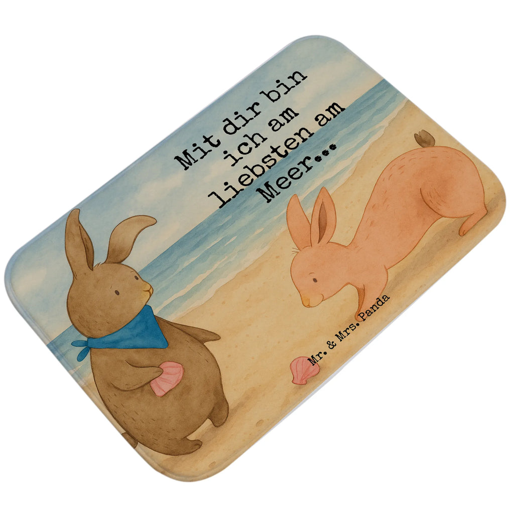 Badematte Hasen Muschel Design Badvorleger, Badezimmerteppich, Badematte, Badteppich, Duschvorleger, Badgarnitur, Badläufer, Badematten Set, Rutschfester Badvorleger, Weicher Badvorleger, Saugfähiger Badvorleger, Waschbarer Badvorleger, Badvorleger Baumwolle, Badvorleger Mikrofaser, Badvorleger Naturmaterial, Badvorleger Nachhaltig, Badvorleger Für Dusche, Badvorleger Für Badewanne, Badvorleger Für Gäste-WC, Badvorleger Klein, Badvorleger Groß, Rechteckiger Badvorleger, Runder Badvorleger, Badvorleger Modern, Badvorleger Klassisch, Badvorleger Vintage, Badvorleger Design, Badvorleger Gemustert, Badvorleger Weiß, Badvorleger Schwarz, Badvorleger Antirutsch, Badvorleger Teppich, Badezimmer Matte, Bad Fußmatte, Weiche Badezimmermatte, Badematte Rutschfest, Badmatte Waschbar, Teppich Fürs Bad, Familie, Vatertag, Muttertag, Bruder, Schwester, Mama, Papa, Oma, Opa, Hasen, beste Freundin, Freundin, Freundinnen, best friends, BFF, Muscheln sammeln, Muscheln, Meer