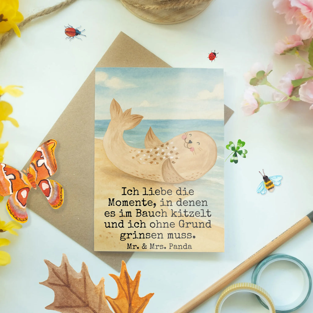 Grußkarte Robbe Liegen Design Grußkarte, Klappkarte, Einladungskarte, Glückwunschkarte, Hochzeitskarte, Geburtstagskarte, Karte, Ansichtskarten, Tiermotive, Gute Laune, lustige Sprüche, Tiere, Robbe, Robben, Seehund, Strand, Meerestier, Ostsee, Nordsee, Lachen, Freude