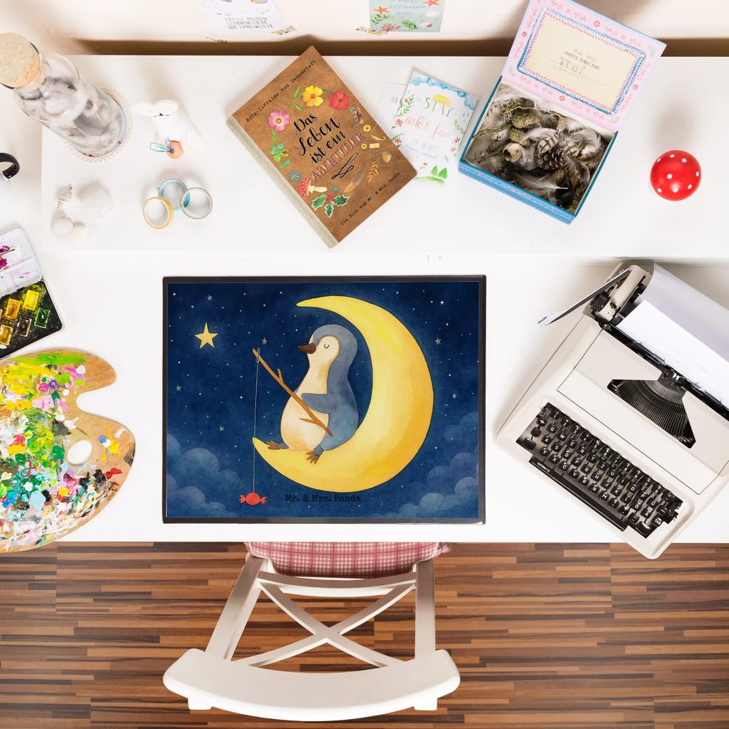Schreibtischunterlage Pinguin Mond Design Bürobedarf, Schreibwaren, Schreibtischunterlage Groß, Büroartikel, Schreibtisch Unterlagen, Schreibtischauflage, Schreibunterlage, Pinguin, Nachtruhe, schlafen, Schlafzimmer, Spruch, Schlafstörungen, Einschlafen, Gästezimmer, Pinguine
