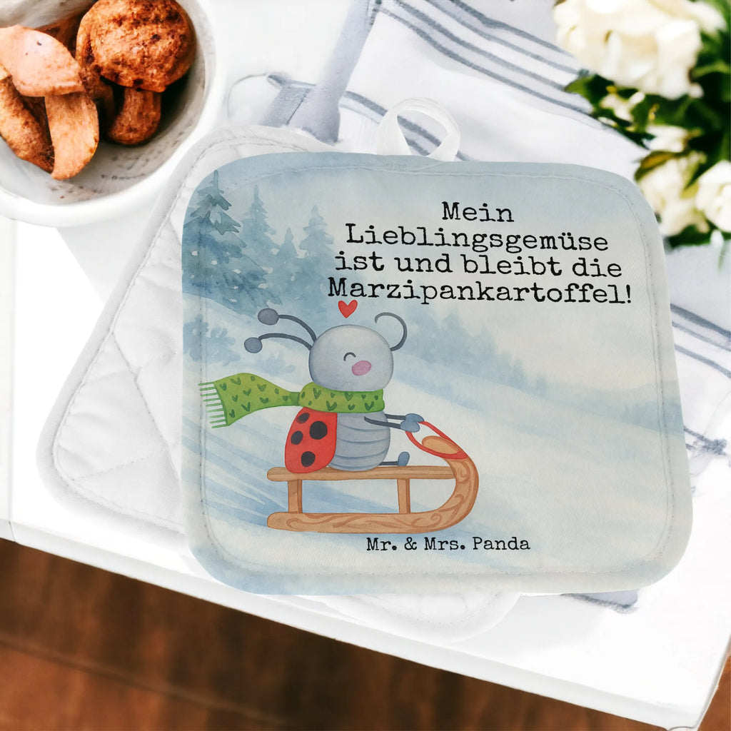 2er Set Topflappen  Smörle Rodeln Design Ofenhandschuh, Topfuntersetzer, Topflappen, Topflappenset, Ofenhandschuhe, Topfhandschuh, Topfhandschuhe, Topflappen Set, Schöne Topflappen, Topflappen mit Spruch, Topflappen 2er Set, Topflappen lustig, Winter, Weihnachten, Weihnachtsdeko, Nikolaus, Advent, Heiligabend, Wintermotiv, Schlittenfahren, Marzipan, Smörle