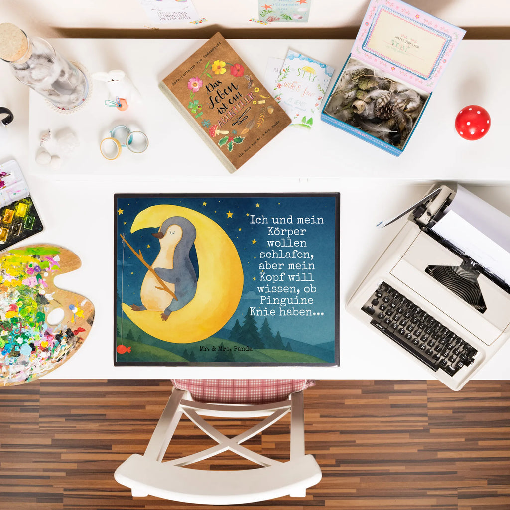 Schreibtischunterlage Pinguin Mond Design Bürobedarf, Schreibwaren, Schreibtischunterlage Groß, Büroartikel, Schreibtisch Unterlagen, Schreibtischauflage, Schreibunterlage, Pinguin, Nachtruhe, schlafen, Schlafzimmer, Spruch, Schlafstörungen, Einschlafen, Gästezimmer, Pinguine