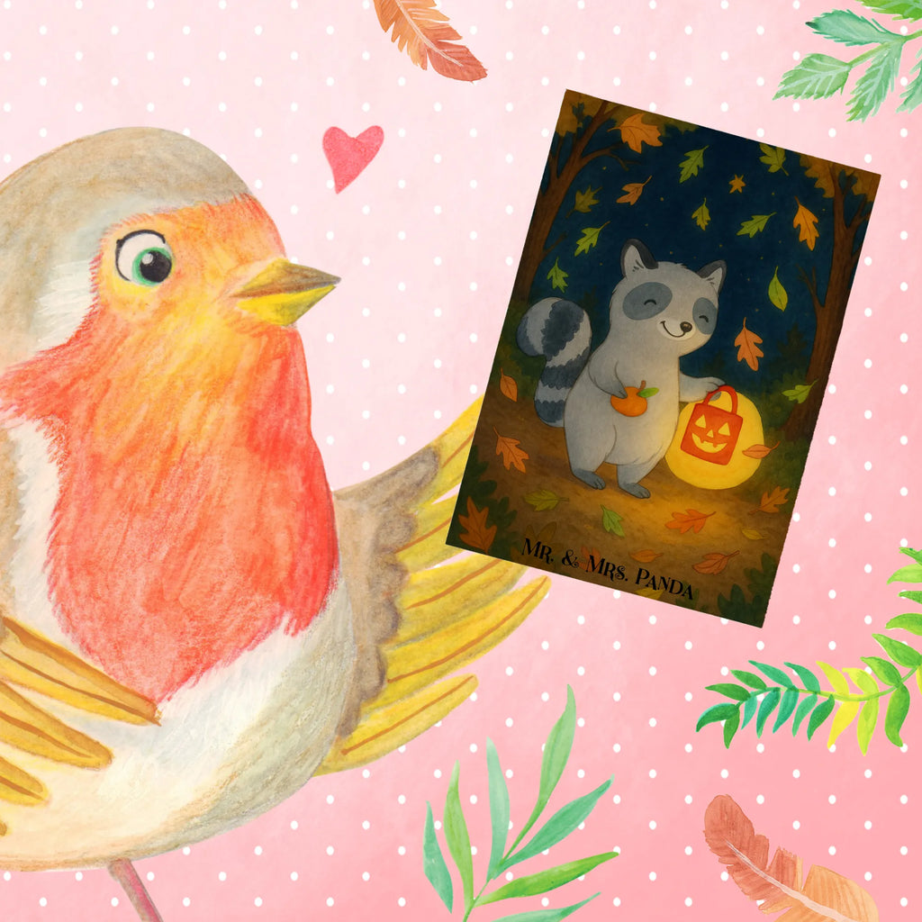 Greetings card Raccoon Lantern Design Grußkarte, Klappkarte, Einladungskarte, Glückwunschkarte, Hochzeitskarte, Geburtstagskarte, Karte, Ansichtskarten, Halloween, Deko, Martinssingen, Dekoration, Geschenke, Schenken, Halloween Deko, Trick or Treat, Süßes sonst gibt's saures, Waschbär, Laterne, Herbst