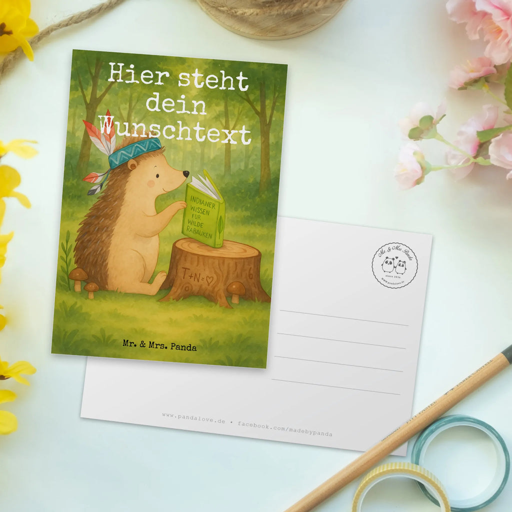 Personalizowana kartka pocztowa jeż Ozdoba z piór Design Ansichtskarte mit Namen, Einladung mit Wunschtext, Grußkarte mit Namen, Postkarte bedrucken, Geschenkkarte mit Namen, Ansichtskarte mit Wunschtext, Grußkarte mit Wunschtext, Postkarte personalisierbar, Postkarte mit Namen, Einladung mit Namen, Postkarte mit Wunschtext, Karte mit Wunschtext, Geschenkkarte mit Wunschtext, Karte mit Namen, Waldtiere, Tiere, Indianer, Igel, Camping, Lagerfeuer, Abenteuer