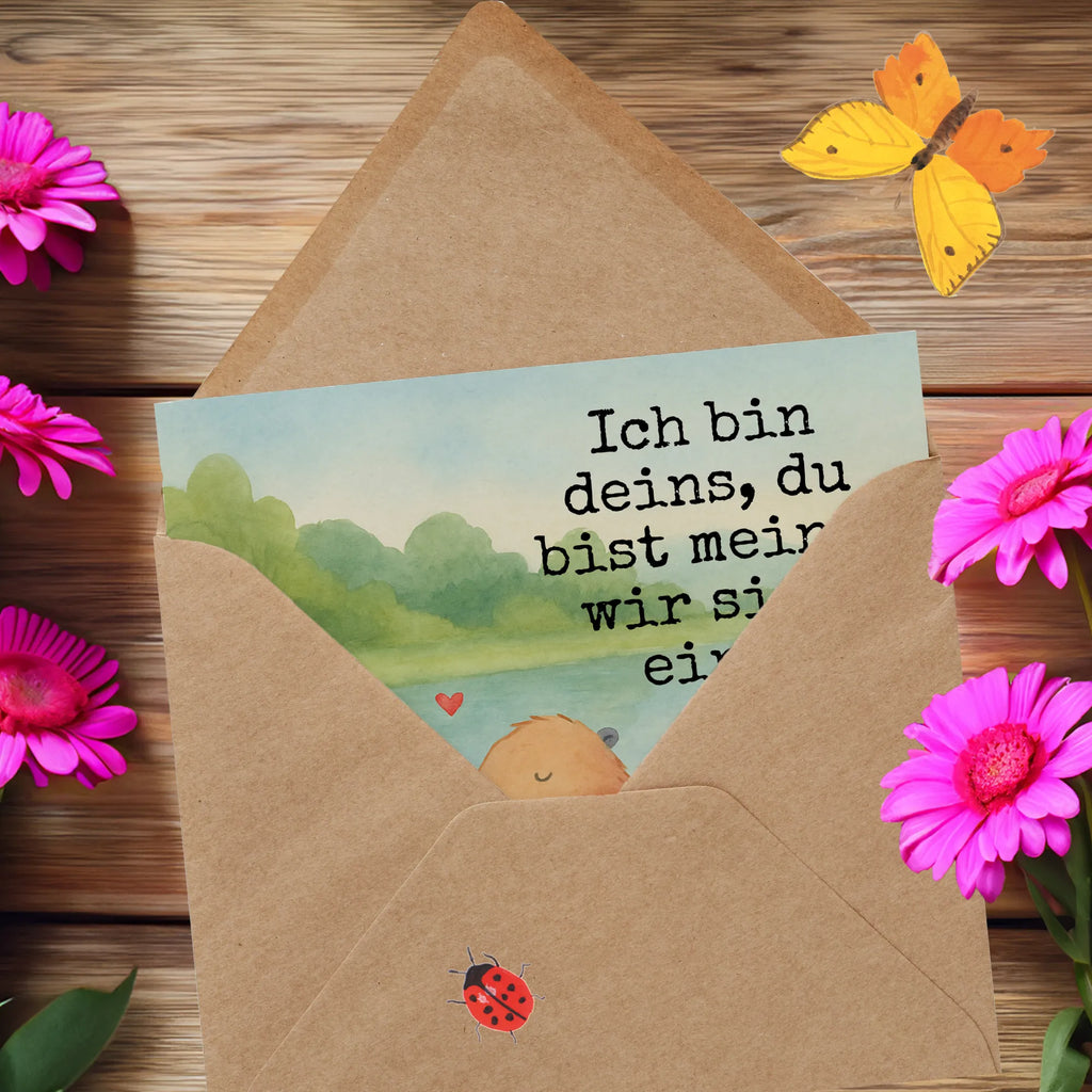 Karta Deluxe kapibara miłość Design Hochzeitskarte, Hochwertige Klappkarte, Hochwertige Grußkarte, Karte, Klappkarte, Einladungskarte, Grußkarte, Glückwunschkarte, Geburtstagskarte, Tiermotive, Gute Laune, lustige Sprüche, Tiere, Liebesspruch, Ehejubiläum, Liebe, Handgezeichnet, Geschenkidee, Beziehung, Valentinstag, Kuschel Capybaras, Liebesbeweis, Herzlich, Capybara, Ich bin deins, Du bist meins, verliebt, Jahrestag, Tierliebe, Romantisches Geschenk, Paar, Verschmolzen, Partnertiere