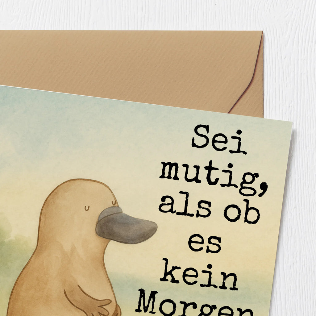 Deluxe Karte Schnabeltier Mut Design Karte, Grußkarte, Klappkarte, Einladungskarte, Glückwunschkarte, Hochzeitskarte, Geburtstagskarte, Hochwertige Grußkarte, Hochwertige Klappkarte, Meerestiere, Meer, Urlaub, Schnabeltier, Mut, mutig, Lebensweisheit, Schnabeltiere, Motivation, Training, Büro, Arbeit, Neuanfang, Neustart, Weltreise, Raodtrip