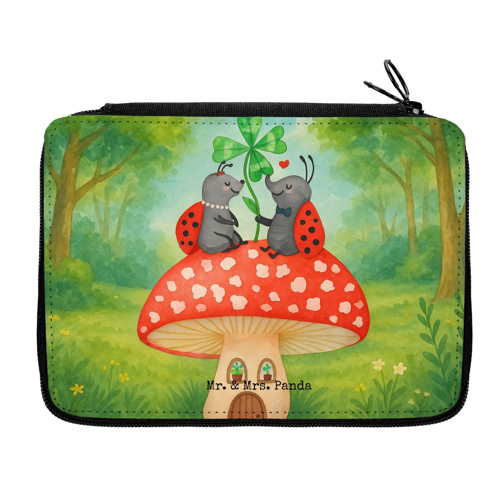 Federmappe Marienkäfer Fliegenpilz Design Federmappe, Stiftetasche, Stifte Etui, Schule, Einschulung, Geschenk, Kind, Schüler, Schülerin, Stifterolle, Federmäppchen, Motiv, Grundschule, Federmäppchen bedruckt, Büro Stifte Etui, Bestückte Federmappe, Kinder Federmappe, Federmappe Einschulung, Tiermotive, Gute Laune, lustige Sprüche, Tiere, Haus, Wohnung, zuhause, Fliegenpilz, Marienkäfer, Fleigenpilzhaus
