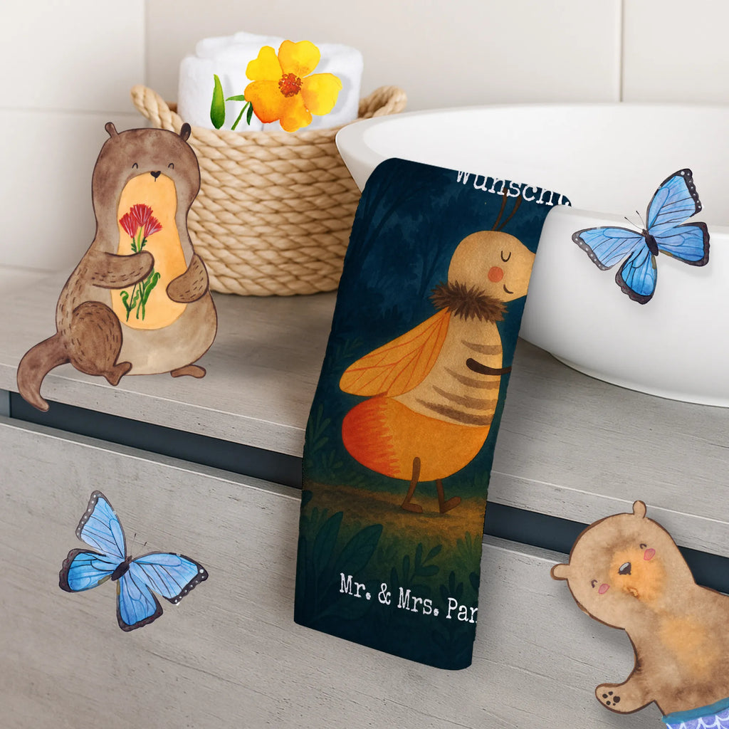 Spersonalizowany ręcznik dla gości Świetlik Design Gästehandtuch 30x50 Mit Name, Gästehandtuch Grau Mit Wunschtext, Handtuch Gästezimmer Mit Namen, Handtuch Für Toilette Personalisiert, Gästehandtuch Bunt Personalisiert, Handtuch Gästeformat Mit Gravur, Gästehandtuch Strapazierfähig Mit Text, Gästehandtuch Hochwertig Personalisiert, Handtuch Klein Mit Namen, Gästehandtuch Modern Mit Namen, Gästehandtuch Schnell Trocknend Mit Wunschtext, Personalisiertes Gästehandtuch, Gästehandtuch Schwarz Mit Namen, Gästehandtuch Bio Baumwolle Mit Text, Gästehandtuch Weiß Mit Namen, Gästehandtuch Mit Muster Und Name, Gästehandtuch Baumwolle Mit Namen, Gästehandtuch Beige Mit Gravur, Gästehandtuch Für Hotels Mit Gravur, Gästehandtuch Bad Mit Wunschtext, Gästehandtuch Set Personalisiert, Gästehandtuch Weich Mit Namen, Gästehandtuch Klassisch Mit Wunschtext, Handtuch Für Gäste-WC Mit Name, Gästehandtuch Waschbar Mit Name, Handtuch Für Gäste Mit Name, Gäste-Tuch Mit Wunschtext, Waschhandtuch Mit Wunschtext, Gästehandtuch Mit Namen, Gästehandtuch Saugfähig Mit Wunschtext, Gästehandtuch Mit Bordüre Und Wunschtext, Gästehandtuch Ökologisch Mit Namen, Kleines Handtuch Personalisiert, Gästehandtücher Mit Wunschtext, Gästehandtuch Pflegeleicht Mit Gravur, Gästehandtuch Nachhaltig Personalisiert, Gästehandtuch Badezimmer Personalisiert, Tiermotive, Gute Laune, lustige Sprüche, Tiere, Lieblingsmensch, magisch, Leuchten, Verlobung, Liebesspruch, Heiratsantrag, Falter, Glühwurm, Glühwürmchen, Liebesbeweis, Jahrestag, Liebe