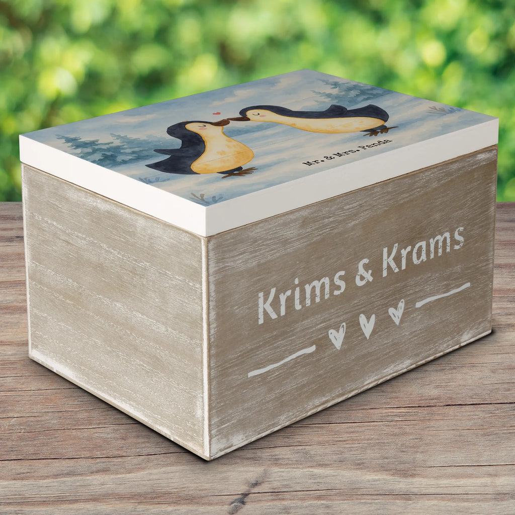 Holzkiste Pinguin Liebe Design XXL, Dekokiste, Geschenkbox, Holzkiste, Erinnerungsbox, Aufbewahrungsbox, Truhe, Schatzkiste, Schatulle, Kiste, Geschenkdose, Erinnerungskiste, Liebe, Partner, Freund, Freundin, Ehemann, Ehefrau, Heiraten, Verlobung, Heiratsantrag, Liebesgeschenk, Jahrestag, Hocheitstag, Verlobter, Pinguin, Liebesspruch, Hochzeit, Pärchen. Liebespaar, Hochzeitstag, Pinguine, Gastgeschenk, Pinguin Liebe, Love, Verlobte, Pinguin Paar, Geschenk Hochzeitstag, Geschenkidee, Liebesbeweis, Paar, Pinguinpaar, Geschenk Freundin, Geschenk Freund