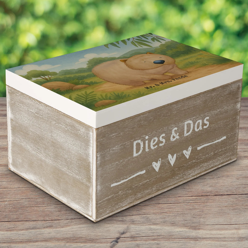 Holzkiste Wombat Design Aufbewahrungsbox, Truhe, Dekokiste, Erinnerungsbox, Erinnerungskiste, Geschenkbox, Kiste, Schatulle, Schatzkiste, Holzkiste, XXL, Geschenkdose, Tiermotive, Gute Laune, lustige Sprüche, Tiere, Australien, Das Leben ist schön, Spruch, Wombat, Motivation