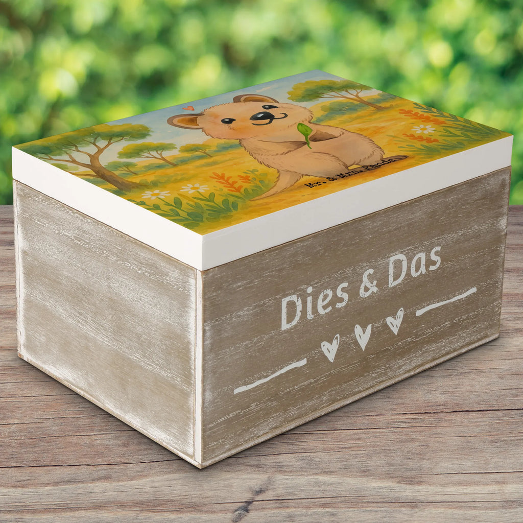 Skrzynia drewniana Quokka Szczęśliwy Design XXL, Truhe, Kiste, Holzkiste, Erinnerungsbox, Dekokiste, Aufbewahrungsbox, Erinnerungskiste, Geschenkbox, Geschenkdose, Schatzkiste, Schatulle, Tiermotive, Gute Laune, lustige Sprüche, Tiere, Dinge erledigen, Lustiger Spruch, Quokka, Niedliches Tier, Verschieben, Aufschieberitis