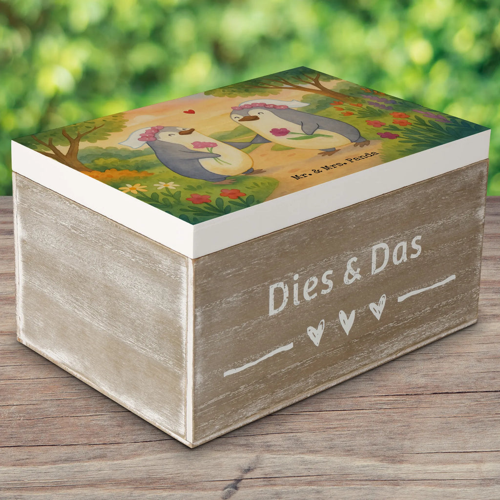 Holzkiste Pinguine Lesbian Pride Design Kiste, Schatulle, Dekokiste, Geschenkdose, Schatzkiste, Erinnerungsbox, XXL, Truhe, Holzkiste, Erinnerungskiste, Geschenkbox, Aufbewahrungsbox, Hochzeit, Hochzeitsgeschenk, Ehe, Hochzeitsfeier, Trauung, Trauungsgeschenk, Hochzeitskarte, Verlobungsfeier, Verlobungsgeschenk, Hochzeitsgeschenkideen, Hochzeitsgeschenke für Brautpaar, Gleichgeschlechtliche Hochzeit