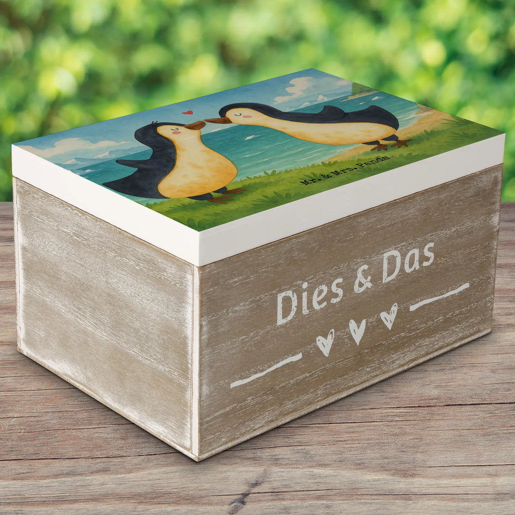 Holzkiste Pinguine Kuss Design Erinnerungskiste, Aufbewahrungsbox, Erinnerungsbox, Geschenkbox, Schatzkiste, Dekokiste, Kiste, Schatulle, Geschenkdose, Truhe, XXL, Holzkiste, Liebe, Partner, Freund, Freundin, Ehemann, Ehefrau, Heiraten, Verlobung, Heiratsantrag, Liebesgeschenk, Jahrestag, Hocheitstag, Geschenk für Partner, Liebesbeweis, Geschenk für Freundin, für Männer, Geschenk für Frauen, Hochzeitstag, für Ehemann, Mitbringsel, Valentinstag