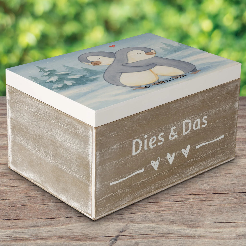 Holzkiste Pinguine Kuscheln Design Truhe, Geschenkdose, Aufbewahrungsbox, XXL, Erinnerungsbox, Erinnerungskiste, Schatzkiste, Geschenkbox, Kiste, Holzkiste, Schatulle, Dekokiste, Liebe, Partner, Freund, Freundin, Ehemann, Ehefrau, Heiraten, Verlobung, Heiratsantrag, Liebesgeschenk, Jahrestag, Hocheitstag, für Ehemann, Liebesbeweis, Mitbringsel, Geschenk für Freundin, Geschenk für Partner, für Männer, Geschenk für Frauen, Valentinstag, Hochzeitstag