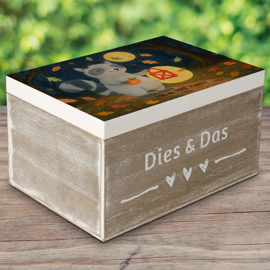 Holzkiste Waschbär Laterne Design Erinnerungskiste, Schatzkiste, Dekokiste, Holzkiste, Truhe, Erinnerungsbox, XXL, Kiste, Geschenkbox, Aufbewahrungsbox, Geschenkdose, Schatulle, Halloween, Deko, Martinssingen, Dekoration, Geschenke, Schenken, Laterne, Süßes sonst gibt's saures, Halloween Deko, Waschbär, Herbst, Trick or Treat