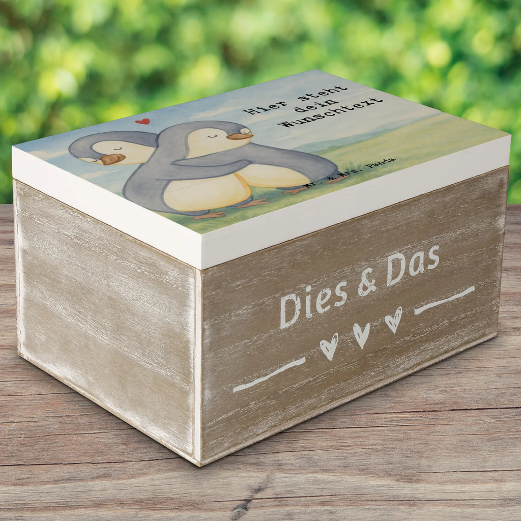 Personalisierte Holzkiste Pinguin Beste Cousine der Welt Design mit Namen, Erinnerungsbox Personalisiert, Erinnerungsbox mit Namen, Schatulle mit Namen, Aufbewahrungsbox Personalisiert, Kiste mit Namen, Schatzkiste mit Namen, Aufbewahrungsbox mit Namen, Schatulle Personalisiert, Kiste Personalisiert, Dekokiste Personalisiert, Truhe Personalisiert, Holzkiste mit Namen, Geschenkbox personalisiert, Schatzkiste Personalisiert, Erinnerungskiste, Erinnerungskiste Personalisiert, Holzkiste Personalisiert, Dekokiste mit Namen, GEschenkdose personalisiert, Truhe mit Namen, für, Dankeschön, Geschenk, Schenken, Geburtstag, Geburtstagsgeschenk, Geschenkidee, Danke, Bedanken, Mitbringsel, Freude machen, Geschenktipp, Tochter von Tante, Cousine, Familie, Verwandtschaft, Tochter von Onkel, Cousinchen, Kousine, Cousin, Kusine