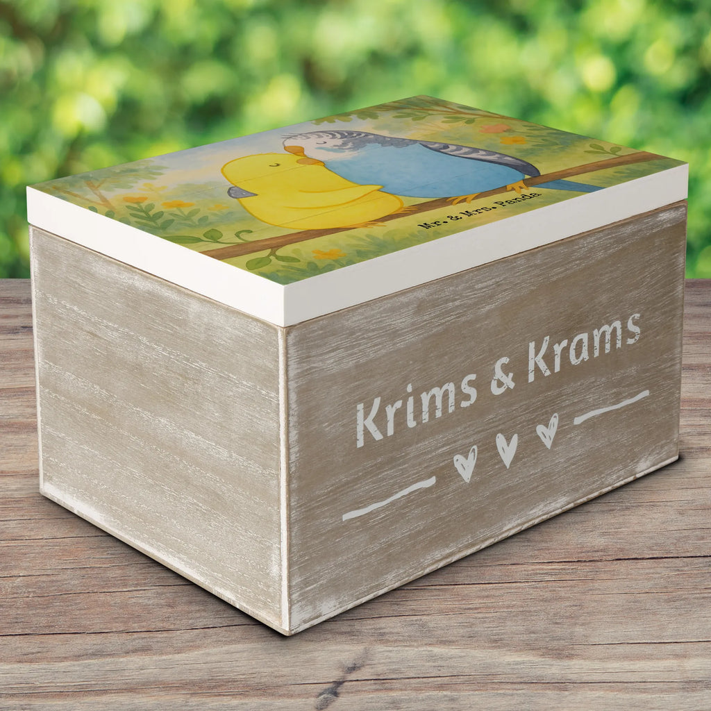 Holzkiste Wellensittich Liebe Design Schatzkiste, Truhe, Kiste, Aufbewahrungsbox, Geschenkbox, XXL, Erinnerungskiste, Schatulle, Dekokiste, Holzkiste, Geschenkdose, Erinnerungsbox, Liebe, Partner, Freund, Freundin, Ehemann, Ehefrau, Heiraten, Verlobung, Heiratsantrag, Liebesgeschenk, Jahrestag, Hocheitstag, Kuscheln, Vögel, Wellensittich, Vertrauen, Nähe