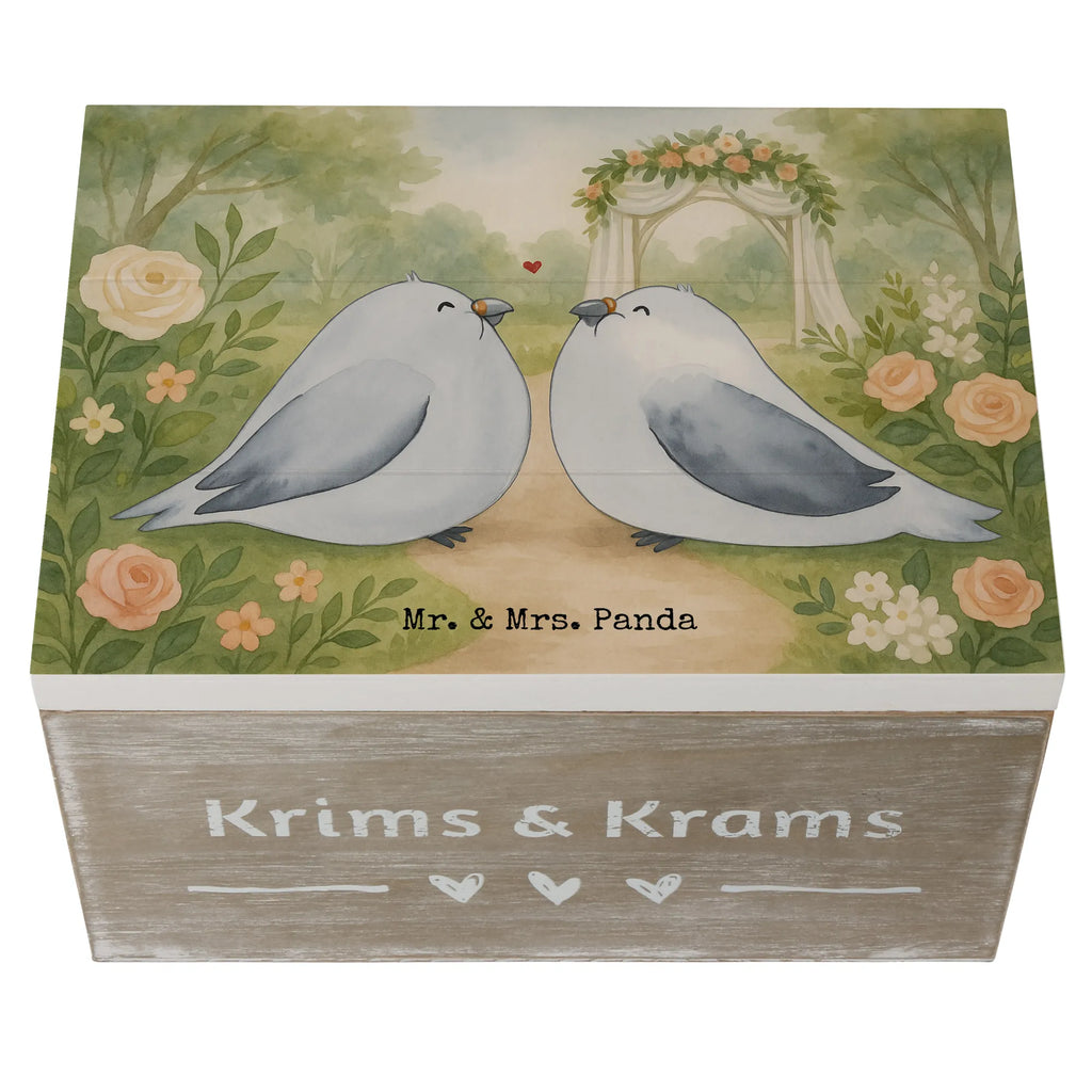 Holzkiste Tauben Liebe Design Truhe, Erinnerungskiste, Schatulle, Holzkiste, Geschenkdose, Dekokiste, Erinnerungsbox, XXL, Aufbewahrungsbox, Schatzkiste, Kiste, Geschenkbox, Hochzeit, Hochzeitsgeschenk, Ehe, Hochzeitsfeier, Trauung, Trauungsgeschenk, Hochzeitskarte, Verlobungsfeier, Verlobungsgeschenk, Hochzeitsgeschenkideen, Hochzeitsgeschenke für Brautpaar, Tauben, Taube, Turteltaube, Liebe, Paar, Freund, Paargeschenk, Turteltauben, Freundin