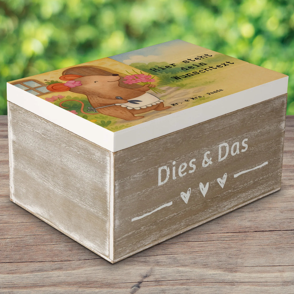 Personalizowane drewniane pudełko Mysz Najlepsza sąsiadka na świecie Design Schatzkiste mit Namen, Dekokiste Personalisiert, Kiste mit Namen, Erinnerungskiste Personalisiert, Holzkiste mit Namen, Geschenkbox personalisiert, Dekokiste mit Namen, mit Namen, Kiste Personalisiert, Erinnerungskiste, GEschenkdose personalisiert, Truhe mit Namen, Erinnerungsbox Personalisiert, Erinnerungsbox mit Namen, Schatzkiste Personalisiert, Truhe Personalisiert, Schatulle mit Namen, Schatulle Personalisiert, Holzkiste Personalisiert, Aufbewahrungsbox mit Namen, Aufbewahrungsbox Personalisiert, für, Dankeschön, Geschenk, Schenken, Geburtstag, Geburtstagsgeschenk, Geschenkidee, Danke, Bedanken, Mitbringsel, Freude machen, Geschenktipp, Anwohnerin, Nachbarin, Nachbarschaft, Nachbarn, Angrenzer, Freundschaft, Freundin, Bewohnerin