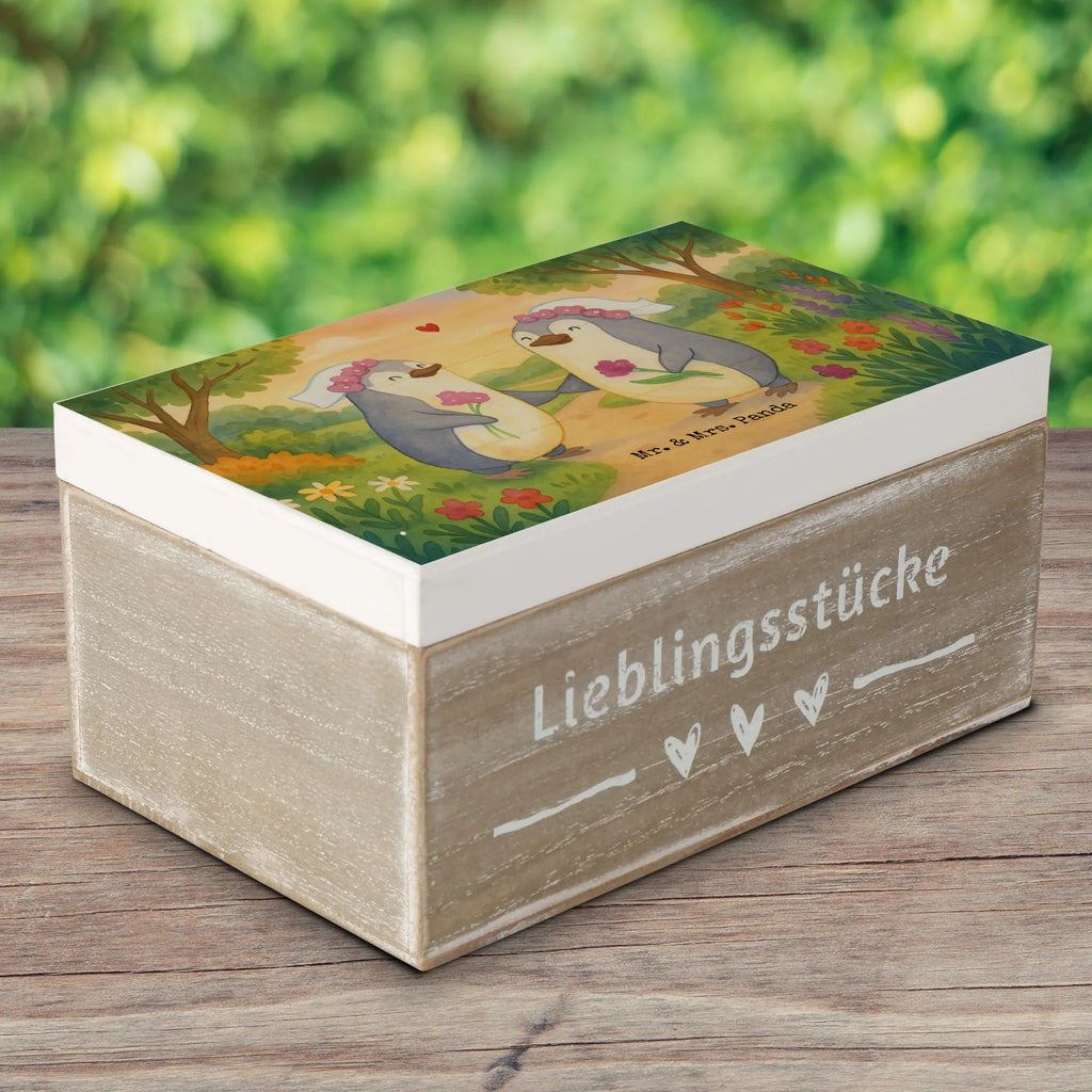Holzkiste Pinguine Lesbian Pride Design Kiste, Schatulle, Dekokiste, Geschenkdose, Schatzkiste, Erinnerungsbox, XXL, Truhe, Holzkiste, Erinnerungskiste, Geschenkbox, Aufbewahrungsbox, Hochzeit, Hochzeitsgeschenk, Ehe, Hochzeitsfeier, Trauung, Trauungsgeschenk, Hochzeitskarte, Verlobungsfeier, Verlobungsgeschenk, Hochzeitsgeschenkideen, Hochzeitsgeschenke für Brautpaar, Gleichgeschlechtliche Hochzeit