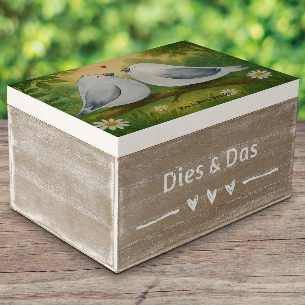 Skrzynia drewniana Gołębia miłość Design Truhe, Box aus Holz, Erinnerungsbox Hochzeit, Dekokiste, Holzbox mit Deckel, Schatzkiste, Kiste, Erinnerungsbox, Holzkiste mit Deckel, Erinnerungsbox Baby, Aufbewahrungsbox Holz, Schatulle, Erinnerungskiste, Dekorative Holzkiste, Holztruhe, Holzbox, Aufbewahrungsbox, Holzkisten, Holzboxen, Holz Aufbewahrungsbox, Aufbewahrungskiste, Aufbewahrungsbox aus Holz, Holzkiste, Geschenkbox, Schmuckkästchen, Deko Box, Ordnungsbox, Freundin, Ehefrau, Freund, Jahrestag, Ehemann, Partner, Liebesgeschenk, Verlobung, Heiratsantrag, Heiraten, Hocheitstag, Liebe, Hochzeitstag, Liebesbeweis, Geschenk Freund, Turteltauben, Verheiratet, Turteltäubchen, Tauben, Verlobt, Geschenk Hochzeit, Geschenk Freundin, Verliebt