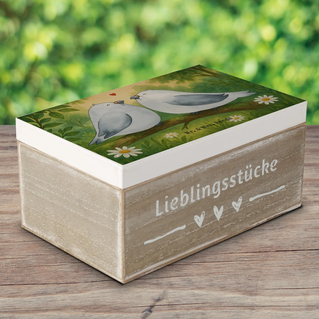 Skrzynia drewniana Gołębia miłość Design Truhe, Box aus Holz, Erinnerungsbox Hochzeit, Dekokiste, Holzbox mit Deckel, Schatzkiste, Kiste, Erinnerungsbox, Holzkiste mit Deckel, Erinnerungsbox Baby, Aufbewahrungsbox Holz, Schatulle, Erinnerungskiste, Dekorative Holzkiste, Holztruhe, Holzbox, Aufbewahrungsbox, Holzkisten, Holzboxen, Holz Aufbewahrungsbox, Aufbewahrungskiste, Aufbewahrungsbox aus Holz, Holzkiste, Geschenkbox, Schmuckkästchen, Deko Box, Ordnungsbox, Freundin, Ehefrau, Freund, Jahrestag, Ehemann, Partner, Liebesgeschenk, Verlobung, Heiratsantrag, Heiraten, Hocheitstag, Liebe, Hochzeitstag, Liebesbeweis, Geschenk Freund, Turteltauben, Verheiratet, Turteltäubchen, Tauben, Verlobt, Geschenk Hochzeit, Geschenk Freundin, Verliebt