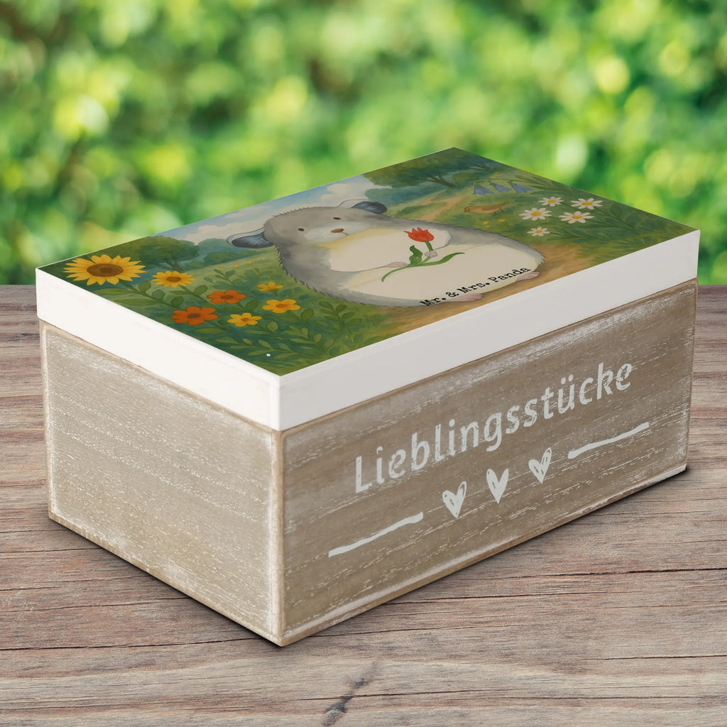Holzkiste Chinchilla Blume Design Schatzkiste, Geschenkbox, Erinnerungsbox, XXL, Holzkiste, Aufbewahrungsbox, Kiste, Dekokiste, Truhe, Geschenkdose, Schatulle, Erinnerungskiste, Tiermotive, Gute Laune, lustige Sprüche, Tiere, Büro, Depressionen, Chinchilla, Glücklichsein, Chinchillas, Büroalltag, Liebeskummer, traurig sein, Kummer, Chaos