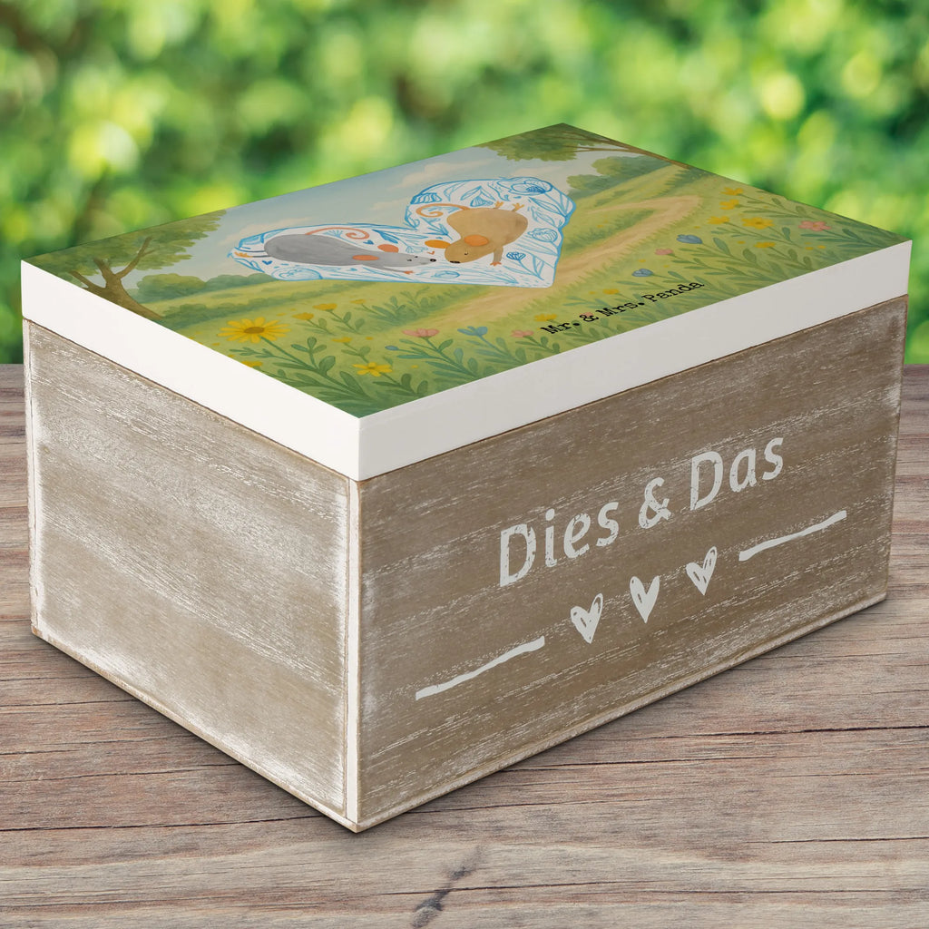 Holzkiste Mäuse Herz Design Truhe, Geschenkbox, Schatzkiste, Erinnerungskiste, Schatulle, Aufbewahrungsbox, Holzkiste, XXL, Geschenkdose, Erinnerungsbox, Kiste, Dekokiste, Liebe, Partner, Freund, Freundin, Ehemann, Ehefrau, Heiraten, Verlobung, Heiratsantrag, Liebesgeschenk, Jahrestag, Hocheitstag, Liebesbeweis, Love, Geschenk für zwei, Liebesbotschaft, Maus, Lieblingsmensch, Hochzeit, Mäuse, Gemeinsamkeit