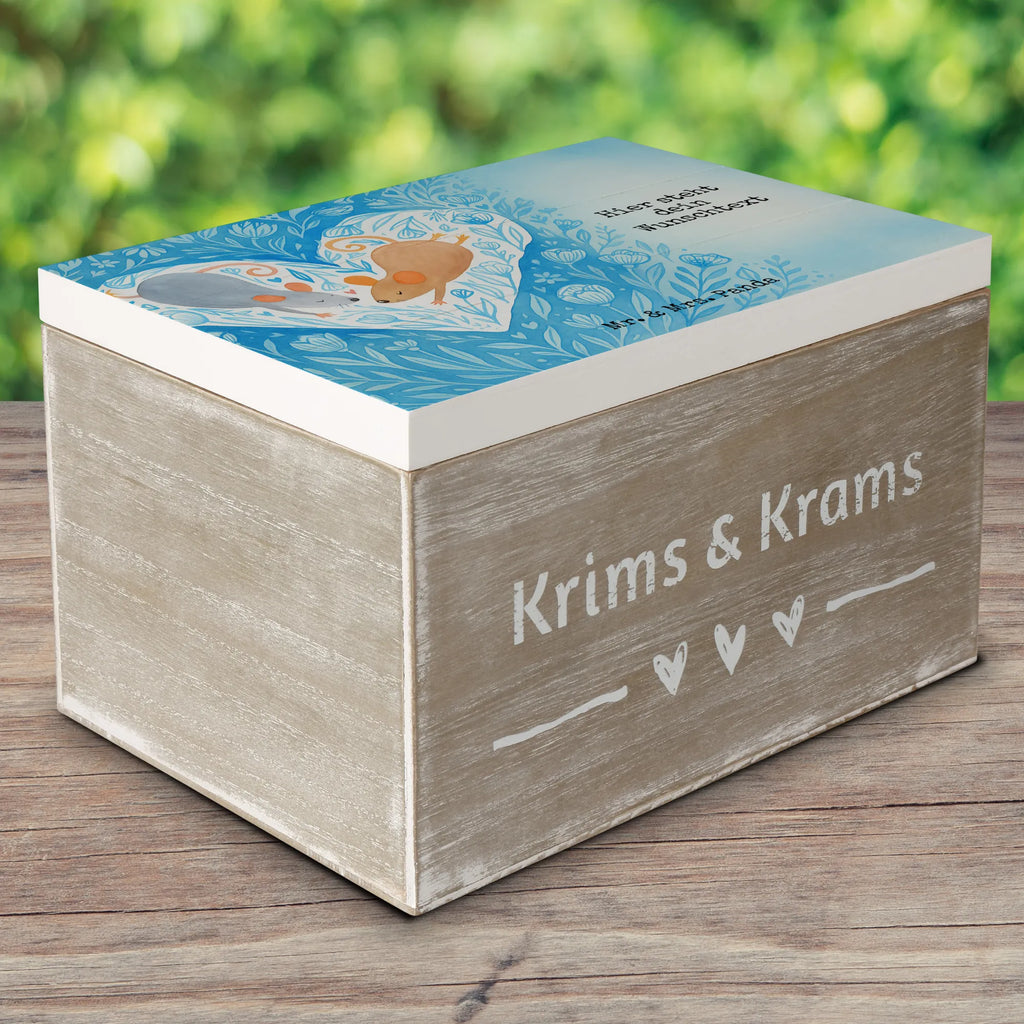 Personalised wooden chest Mice heart Design Erinnerungsbox Personalisiert, Aufbewahrungsbox Personalisiert, Erinnerungskiste, Kiste Personalisiert, Schatulle Personalisiert, Schatulle mit Namen, Kiste mit Namen, Truhe Personalisiert, GEschenkdose personalisiert, Schatzkiste Personalisiert, Schatzkiste mit Namen, Dekokiste mit Namen, Erinnerungsbox mit Namen, Dekokiste Personalisiert, Geschenkbox personalisiert, Erinnerungskiste Personalisiert, Truhe mit Namen, Holzkiste mit Namen, Holzkiste Personalisiert, mit Namen, Aufbewahrungsbox mit Namen, Liebe, Partner, Freund, Freundin, Ehemann, Ehefrau, Heiraten, Verlobung, Heiratsantrag, Liebesgeschenk, Jahrestag, Hocheitstag, Love, Hochzeit, Geschenk für zwei, Lieblingsmensch, Gemeinsamkeit, Liebesbotschaft, Maus, Mäuse, Liebesbeweis