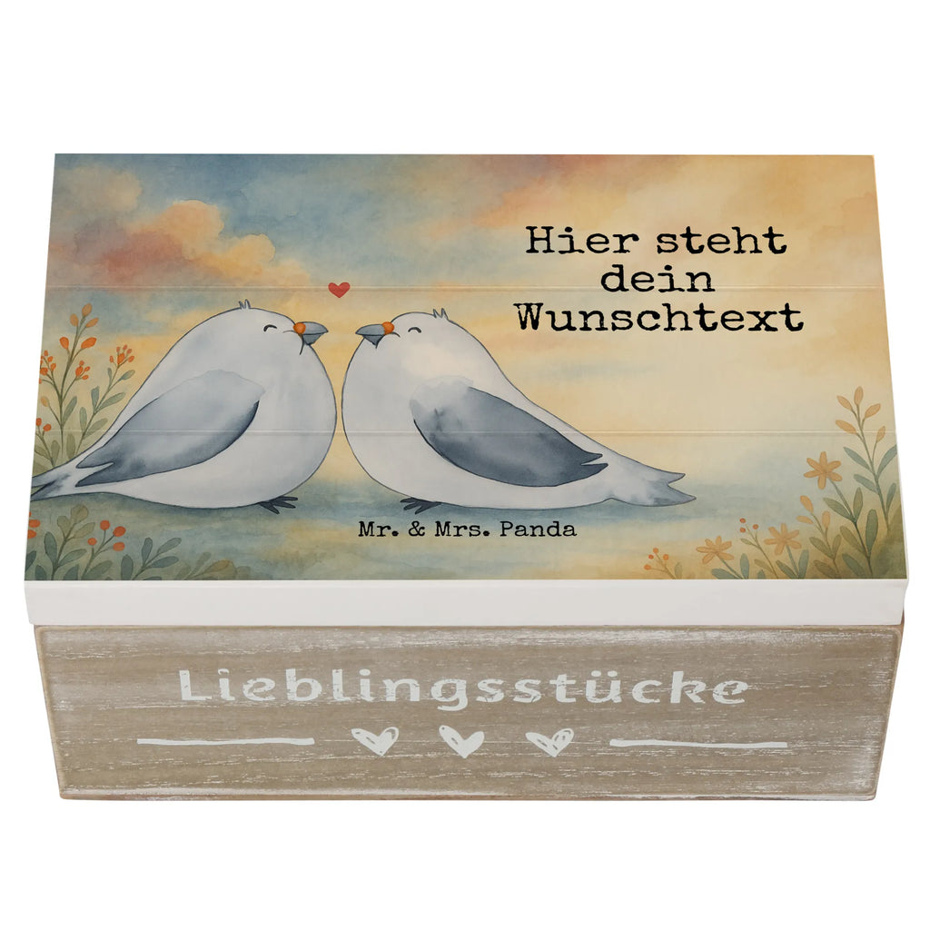Personalisierte Holzkiste Turteltauben Liebe Design Aufbewahrungsbox Personalisiert, mit Namen, Schatulle Personalisiert, Schatzkiste Personalisiert, Dekokiste mit Namen, Holzkiste mit Namen, Dekokiste Personalisiert, Erinnerungsbox mit Namen, Truhe mit Namen, Aufbewahrungsbox mit Namen, Truhe Personalisiert, Erinnerungskiste Personalisiert, Holzkiste Personalisiert, Geschenkbox Personalisiert, Schatzkiste mit Namen, Erinnerungsbox Personalisiert, GEschenkdose Personalisiert, Kiste Personalisiert, Schatulle mit Namen, Kiste mit Namen, Freundin, Freund, Liebe, Liebesgeschenk, Jahrestag, Verlobung, Partner, Ehemann, Ehefrau, Heiraten, Heiratsantrag, Hocheitstag, Geschenk Freund, Geschenk Hochzeit, Tauben, Verliebt, Hochzeitstag, Verheiratet, Verlobt, Turteltäubchen, Turteltauben, Liebesbeweis, Geschenk Freundin
