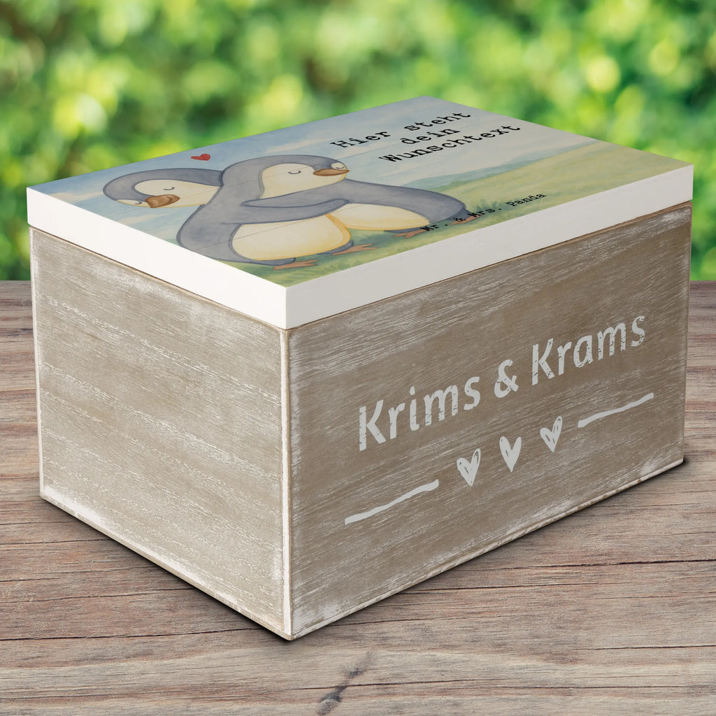 Personalisierte Holzkiste Pinguin Beste Cousine der Welt Design mit Namen, Erinnerungsbox Personalisiert, Erinnerungsbox mit Namen, Schatulle mit Namen, Aufbewahrungsbox Personalisiert, Kiste mit Namen, Schatzkiste mit Namen, Aufbewahrungsbox mit Namen, Schatulle Personalisiert, Kiste Personalisiert, Dekokiste Personalisiert, Truhe Personalisiert, Holzkiste mit Namen, Geschenkbox personalisiert, Schatzkiste Personalisiert, Erinnerungskiste, Erinnerungskiste Personalisiert, Holzkiste Personalisiert, Dekokiste mit Namen, GEschenkdose personalisiert, Truhe mit Namen, für, Dankeschön, Geschenk, Schenken, Geburtstag, Geburtstagsgeschenk, Geschenkidee, Danke, Bedanken, Mitbringsel, Freude machen, Geschenktipp, Tochter von Tante, Cousine, Familie, Verwandtschaft, Tochter von Onkel, Cousinchen, Kousine, Cousin, Kusine