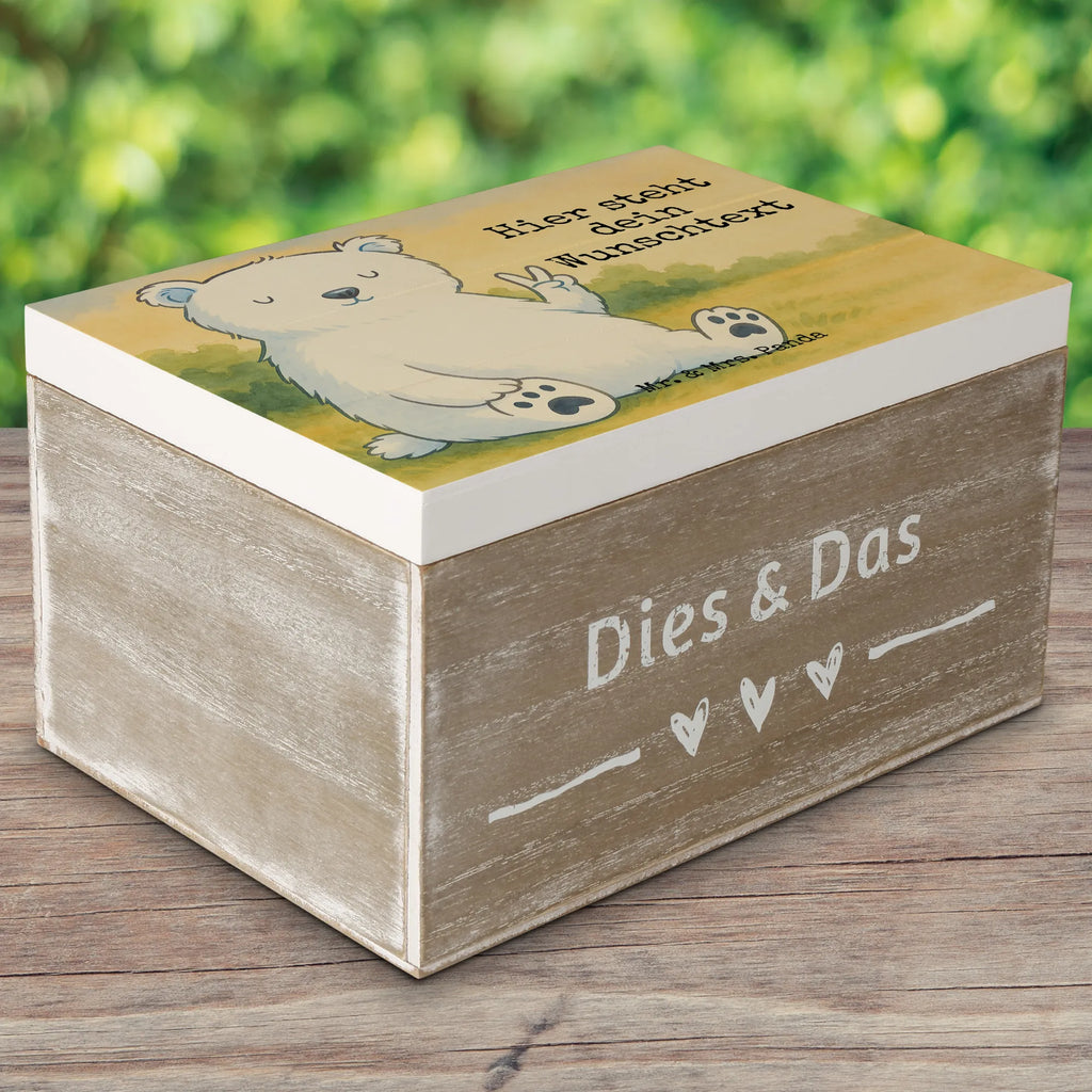 Personalisierte Holzkiste Eisbär Faul Design Truhe Personalisiert, Geschenkbox personalisiert, Kiste mit Namen, Erinnerungsbox Personalisiert, mit Namen, Dekokiste mit Namen, Aufbewahrungsbox mit Namen, Erinnerungskiste Personalisiert, Dekokiste Personalisiert, Holzkiste Personalisiert, Schatzkiste Personalisiert, Schatulle Personalisiert, Schatzkiste mit Namen, Schatulle mit Namen, Holzkiste mit Namen, Erinnerungskiste, Erinnerungsbox mit Namen, Kiste Personalisiert, GEschenkdose personalisiert, Aufbewahrungsbox Personalisiert, Truhe mit Namen, Bär, Teddy, Teddybär, Entspannen, Arbeit, Büro, Bürojob, Homeoffice, Eisbär, Faul, Nordpol, Relaxen, Arbeitsplatz