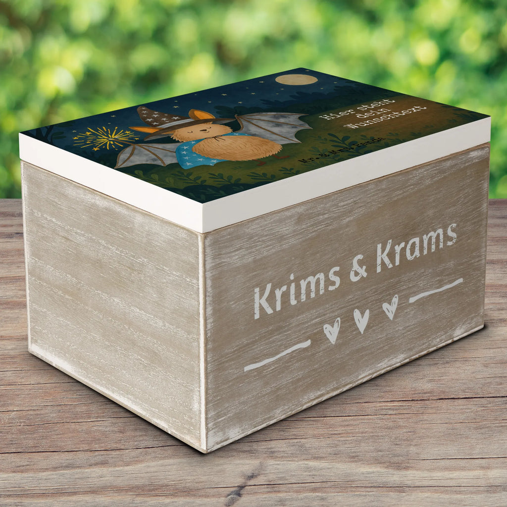 Personalisierte Holzkiste Fledermaus Zauberer Design mit Namen, Holzkiste mit Namen, Holzkiste Personalisiert, Kiste mit Namen, Geschenkbox personalisiert, Truhe Personalisiert, Schatulle Personalisiert, Dekokiste mit Namen, Schatzkiste mit Namen, Aufbewahrungsbox Personalisiert, Erinnerungsbox Personalisiert, Erinnerungsbox mit Namen, Erinnerungskiste Personalisiert, GEschenkdose personalisiert, Kiste Personalisiert, Dekokiste Personalisiert, Truhe mit Namen, Aufbewahrungsbox mit Namen, Schatulle mit Namen, Erinnerungskiste, Schatzkiste Personalisiert, Tiermotive, Gute Laune, lustige Sprüche, Tiere, Magier, Fledermaus, Zauberer, reinsteigern, Fledermäuse, Frauen