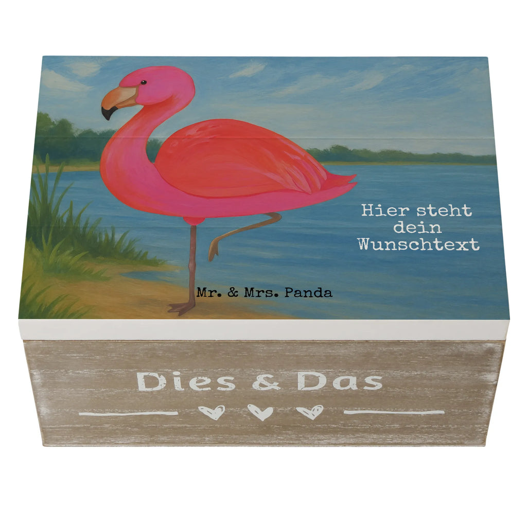 Personalisierte Holzkiste Flamingo Classic Design Aufbewahrungsbox Personalisiert, Erinnerungskiste, Schatulle mit Namen, Holzkiste Personalisiert, GEschenkdose personalisiert, Erinnerungsbox Personalisiert, Holzkiste mit Namen, Erinnerungskiste Personalisiert, Dekokiste Personalisiert, Geschenkbox personalisiert, Schatzkiste Personalisiert, Dekokiste mit Namen, Truhe Personalisiert, Erinnerungsbox mit Namen, Kiste mit Namen, Schatzkiste mit Namen, mit Namen, Aufbewahrungsbox mit Namen, Schatulle Personalisiert, Truhe mit Namen, Kiste Personalisiert, Flamingo, Sohn, Spruch, Geschwister, ich, Außenseiter, Tochter, Einzigartig, Stolz, für mich, Freundinnen, Selbstliebe, Freundin