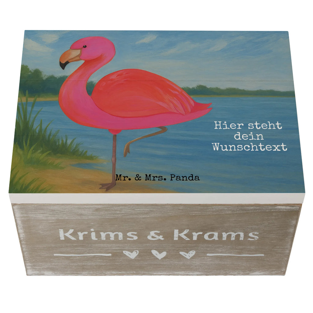 Personalisierte Holzkiste Flamingo Classic Design Aufbewahrungsbox Personalisiert, Erinnerungskiste, Schatulle mit Namen, Holzkiste Personalisiert, GEschenkdose personalisiert, Erinnerungsbox Personalisiert, Holzkiste mit Namen, Erinnerungskiste Personalisiert, Dekokiste Personalisiert, Geschenkbox personalisiert, Schatzkiste Personalisiert, Dekokiste mit Namen, Truhe Personalisiert, Erinnerungsbox mit Namen, Kiste mit Namen, Schatzkiste mit Namen, mit Namen, Aufbewahrungsbox mit Namen, Schatulle Personalisiert, Truhe mit Namen, Kiste Personalisiert, Flamingo, Sohn, Spruch, Geschwister, ich, Außenseiter, Tochter, Einzigartig, Stolz, für mich, Freundinnen, Selbstliebe, Freundin