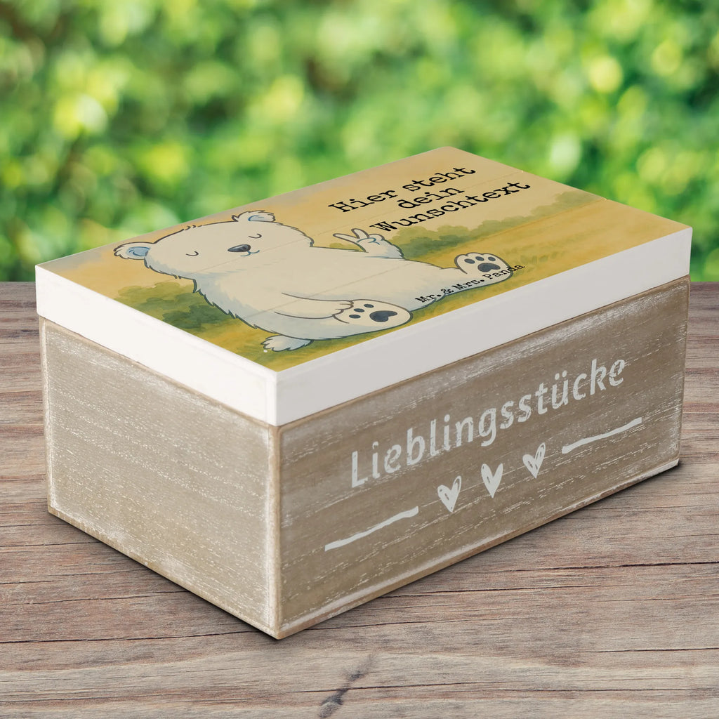 Personalisierte Holzkiste Eisbär Faul Design Truhe Personalisiert, Geschenkbox personalisiert, Kiste mit Namen, Erinnerungsbox Personalisiert, mit Namen, Dekokiste mit Namen, Aufbewahrungsbox mit Namen, Erinnerungskiste Personalisiert, Dekokiste Personalisiert, Holzkiste Personalisiert, Schatzkiste Personalisiert, Schatulle Personalisiert, Schatzkiste mit Namen, Schatulle mit Namen, Holzkiste mit Namen, Erinnerungskiste, Erinnerungsbox mit Namen, Kiste Personalisiert, GEschenkdose personalisiert, Aufbewahrungsbox Personalisiert, Truhe mit Namen, Bär, Teddy, Teddybär, Entspannen, Arbeit, Büro, Bürojob, Homeoffice, Eisbär, Faul, Nordpol, Relaxen, Arbeitsplatz