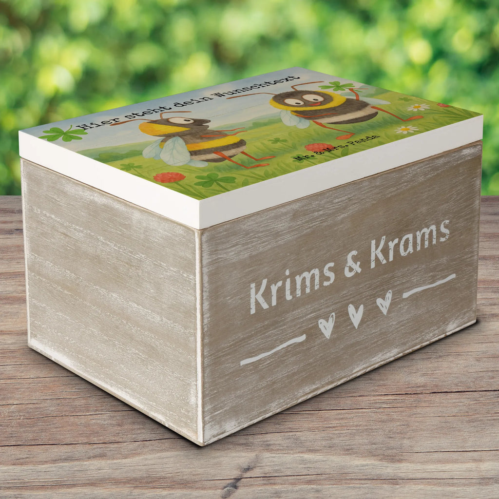 Personalizowane drewniane pudełko Trzmiele koniczyna Design Schatzkiste Personalisiert, Schatulle Personalisiert, Dekokiste Personalisiert, Aufbewahrungsbox Personalisiert, Holzkiste mit Namen, Erinnerungsbox Personalisiert, mit Namen, Erinnerungsbox mit Namen, Erinnerungskiste Personalisiert, Holzkiste Personalisiert, Dekokiste mit Namen, Geschenkbox personalisiert, Erinnerungskiste, GEschenkdose personalisiert, Truhe Personalisiert, Schatzkiste mit Namen, Truhe mit Namen, Kiste mit Namen, Kiste Personalisiert, Aufbewahrungsbox mit Namen, Schatulle mit Namen, Tiermotive, Gute Laune, lustige Sprüche, Tiere, Spruch positiv, Spruch fröhlich, glücklich sein, Spruch schön, Hummel, glücklich werden, Biene Deko, Biene