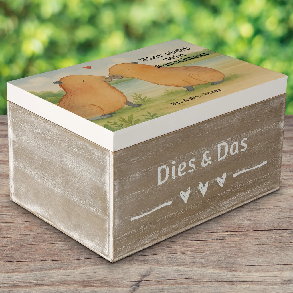 Personalisierte Holzkiste Capybara Liebe Design Holzkiste Personalisiert, Aufbewahrungsbox Personalisiert, Erinnerungsbox mit Namen, Dekokiste mit Namen, Aufbewahrungsbox mit Namen, Schatzkiste Personalisiert, Holzkiste mit Namen, Schatulle Personalisiert, Kiste Personalisiert, Truhe Personalisiert, Geschenkbox Personalisiert, Kiste mit Namen, Dekokiste Personalisiert, mit Namen, Erinnerungskiste Personalisiert, Truhe mit Namen, Schatulle mit Namen, GEschenkdose Personalisiert, Erinnerungsbox Personalisiert, Schatzkiste mit Namen, Erinnerungskiste, Lustige Sprüche, Tiere, Tiermotive, Gute Laune, Du Bist Meins, Beziehung, Capybara, Herzlich, Handgezeichnet, Tierliebe, Kuschel Capybaras, Romantisches Geschenk, Ich Bin Deins, Jahrestag, Geschenkidee, Liebesspruch, Verschmolzen, Ehejubiläum, Valentinstag, Verliebt, Liebesbeweis, Partnertiere, Liebe, Paar